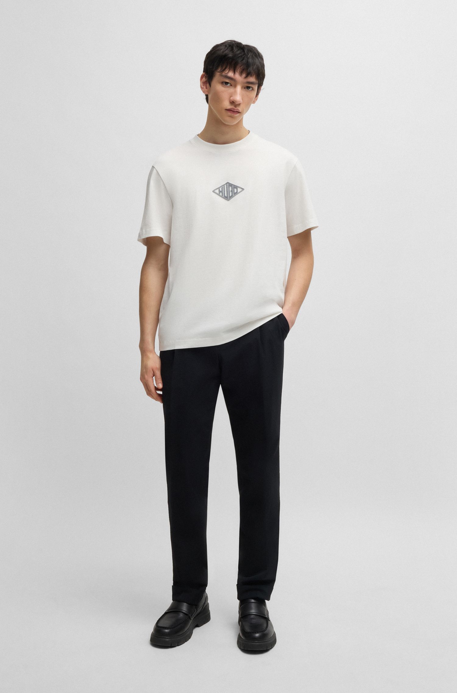 HUGO - Áo thun dáng relaxed vải cotton với logo thêu