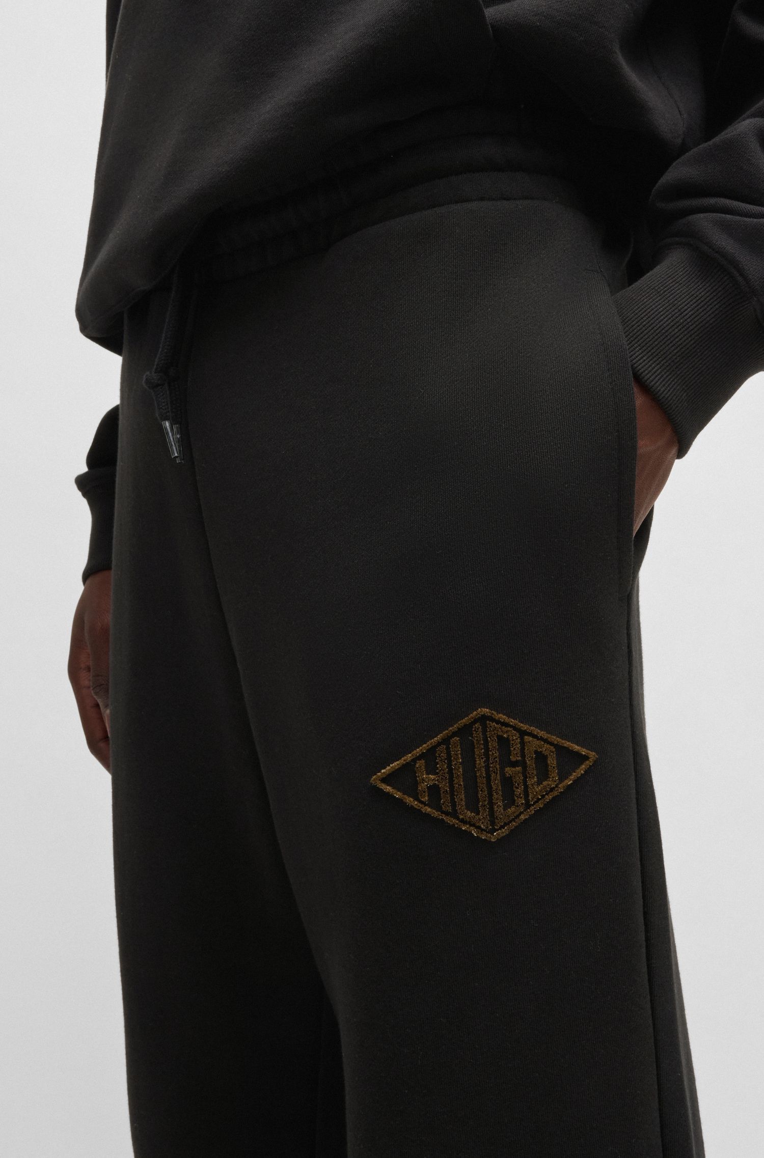 HUGO - Quần jogger vải cotton terry thêu logo