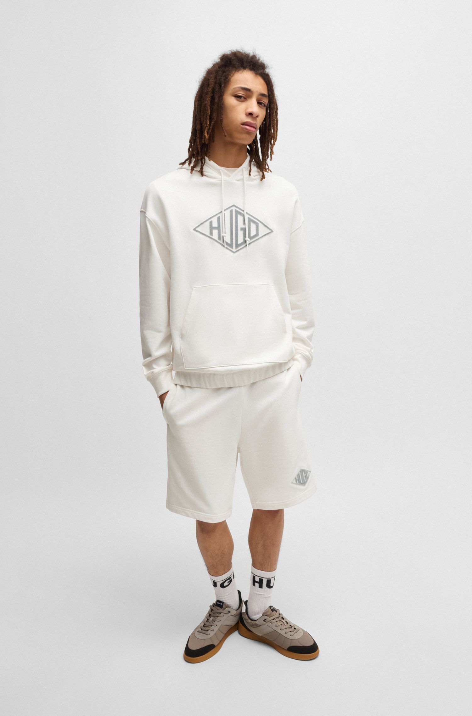 HUGO - Quần short vải cotton terry thêu logo