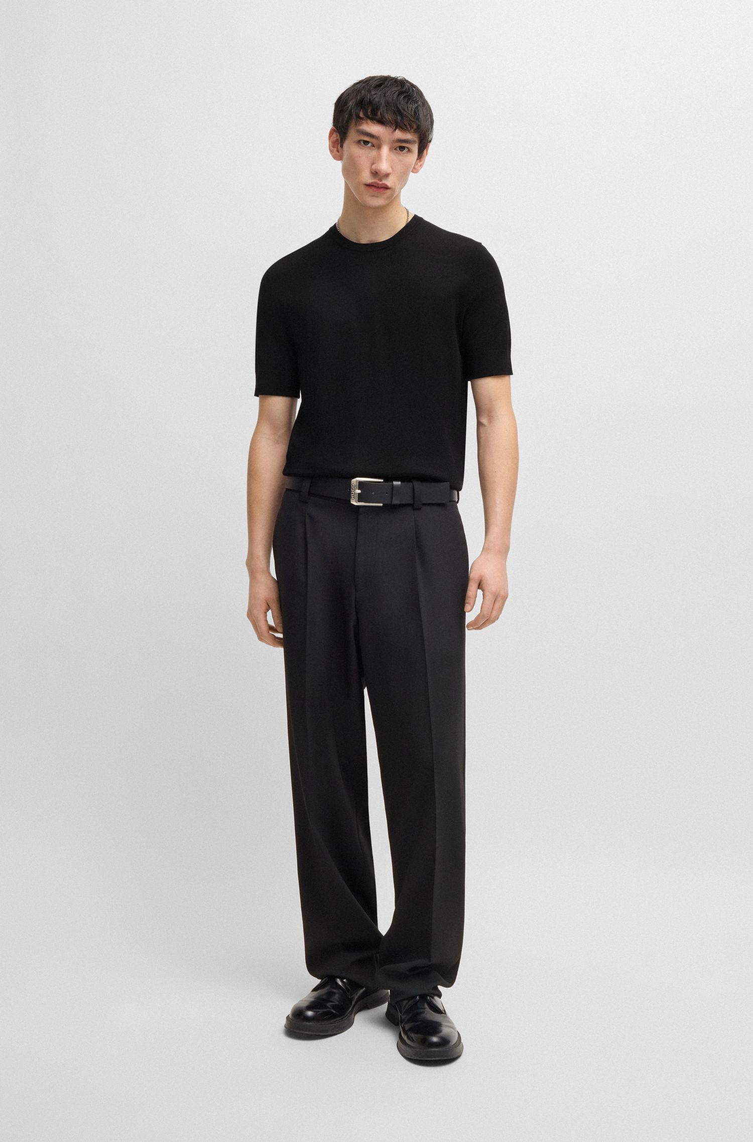 HUGO - Áo sweater dáng slim-fit ngắn tay