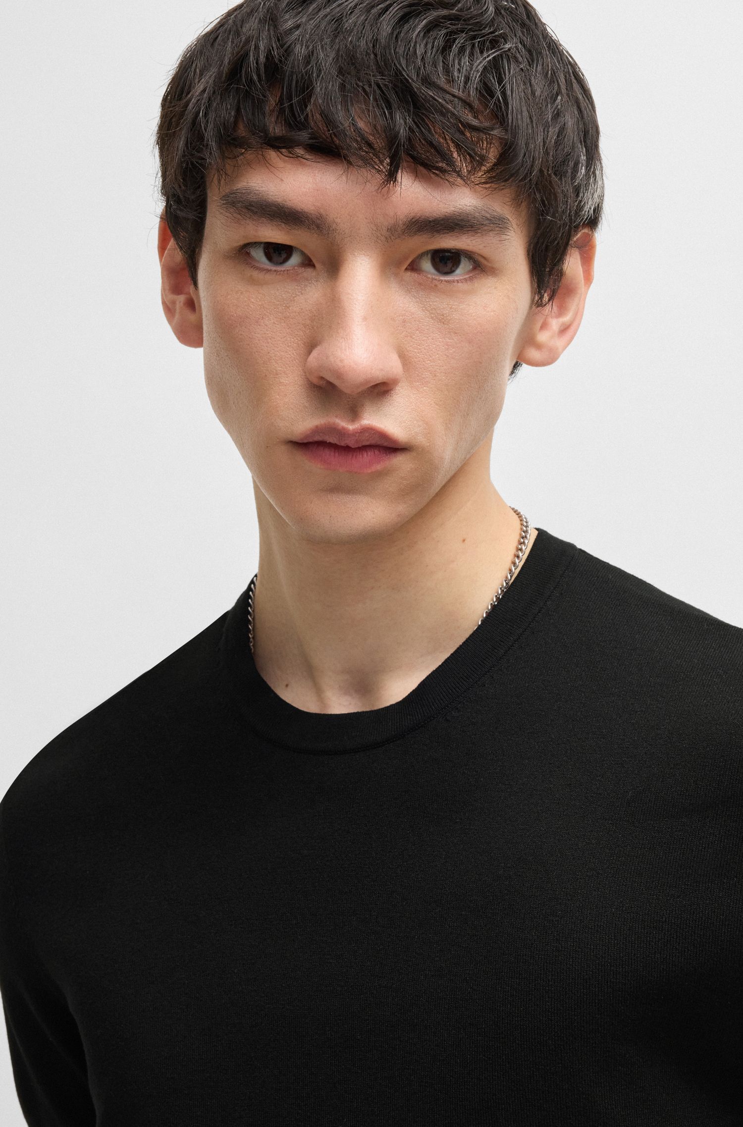 HUGO - Áo sweater dáng slim-fit ngắn tay
