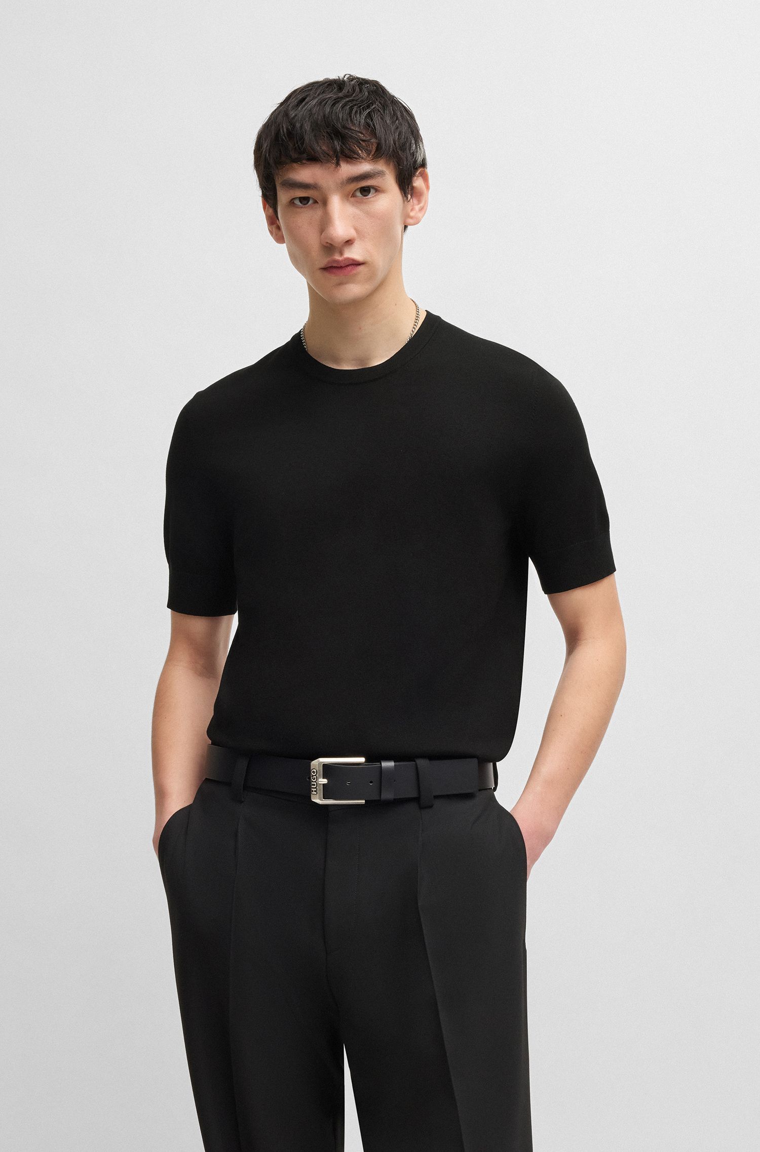 Áo sweater dáng slim-fit ngắn tay
