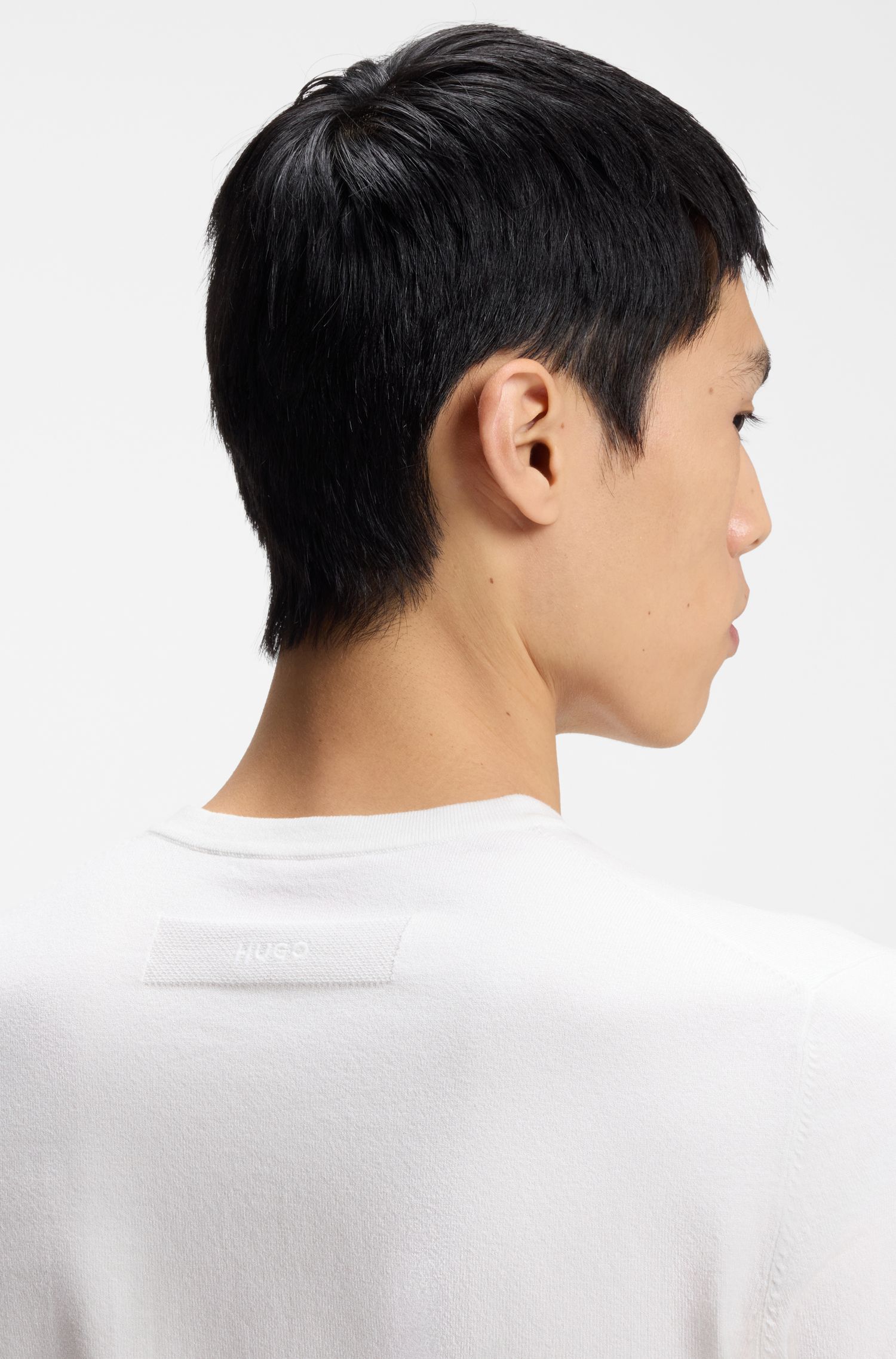 HUGO - Áo sweater dáng slim-fit ngắn tay