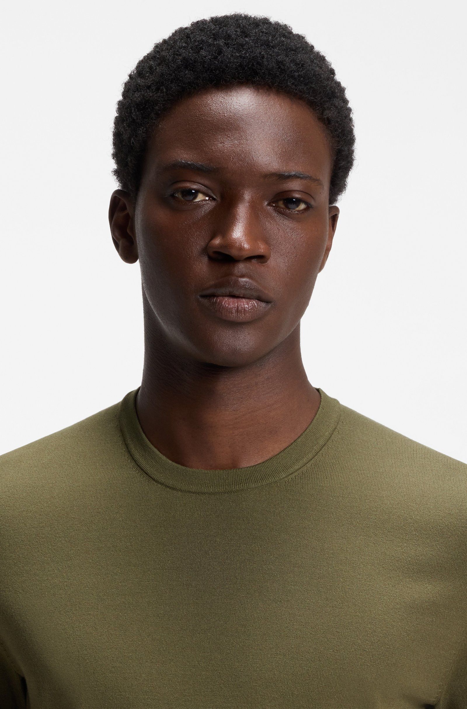 Áo sweater dáng slim-fit ngắn tay