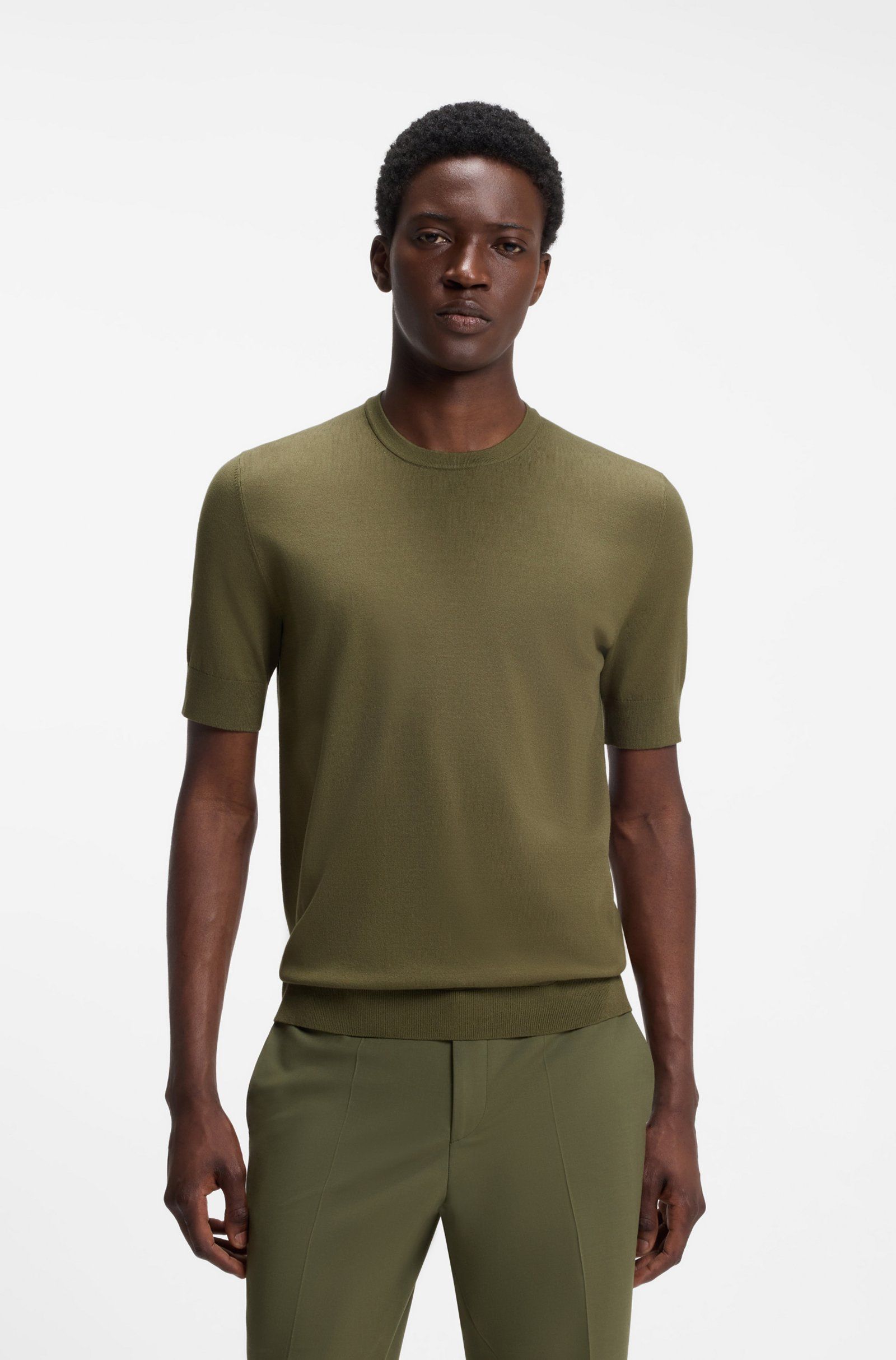 Áo sweater dáng slim-fit ngắn tay
