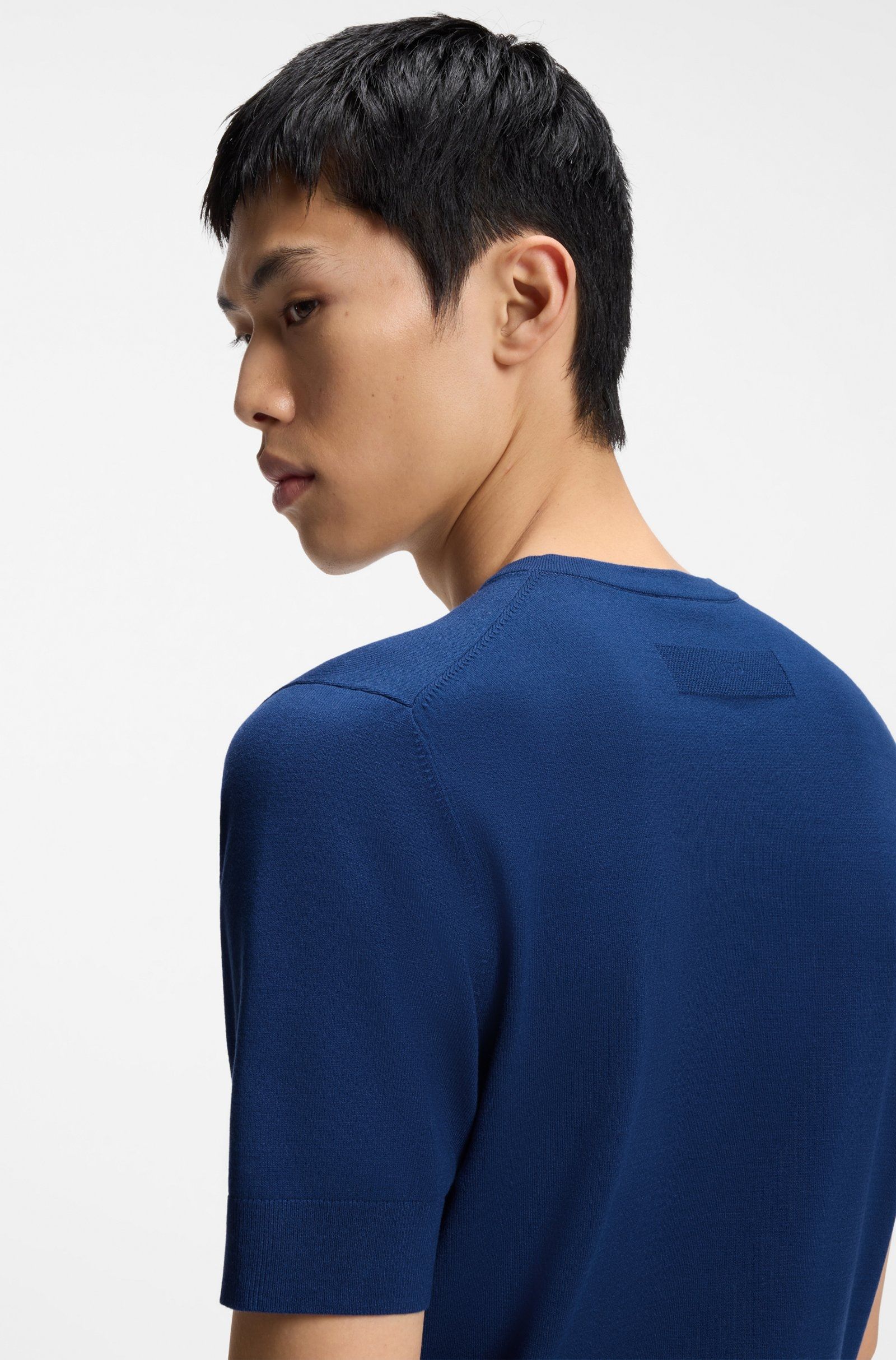 HUGO - Áo sweater dáng slim-fit ngắn tay