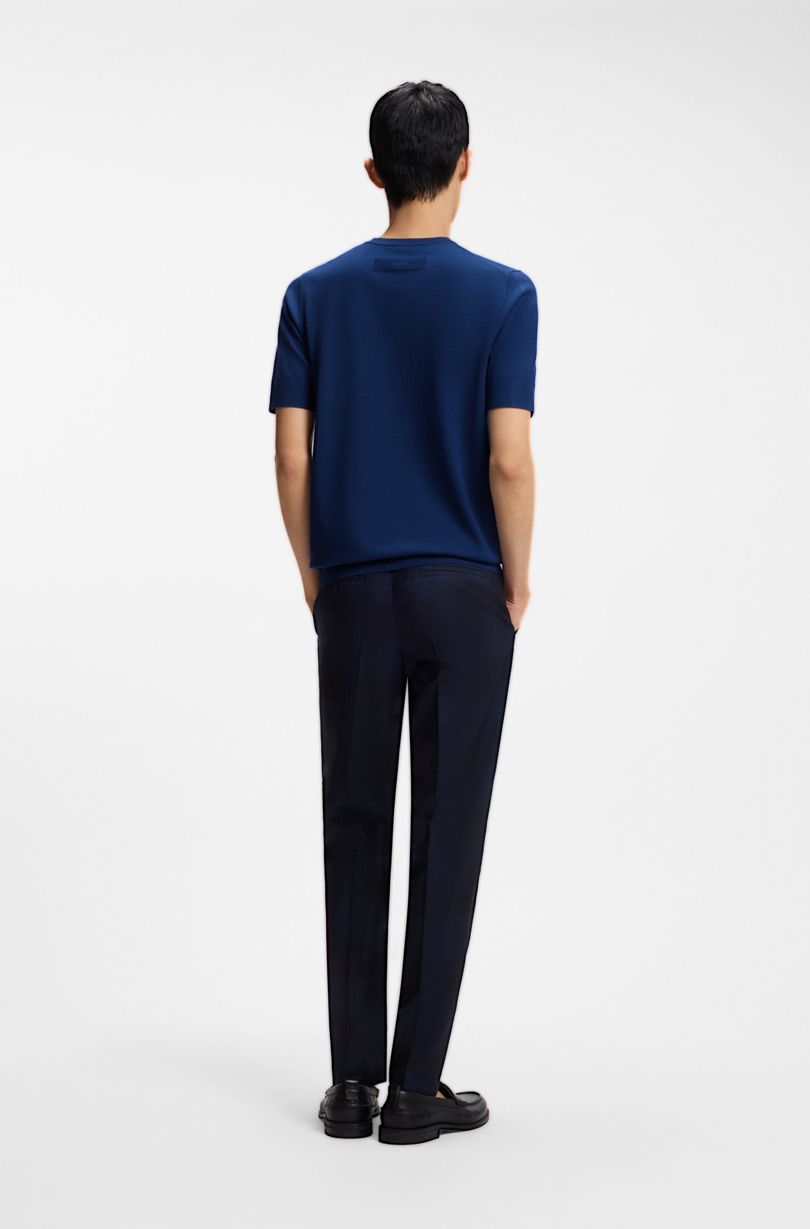 HUGO - Áo sweater dáng slim-fit ngắn tay