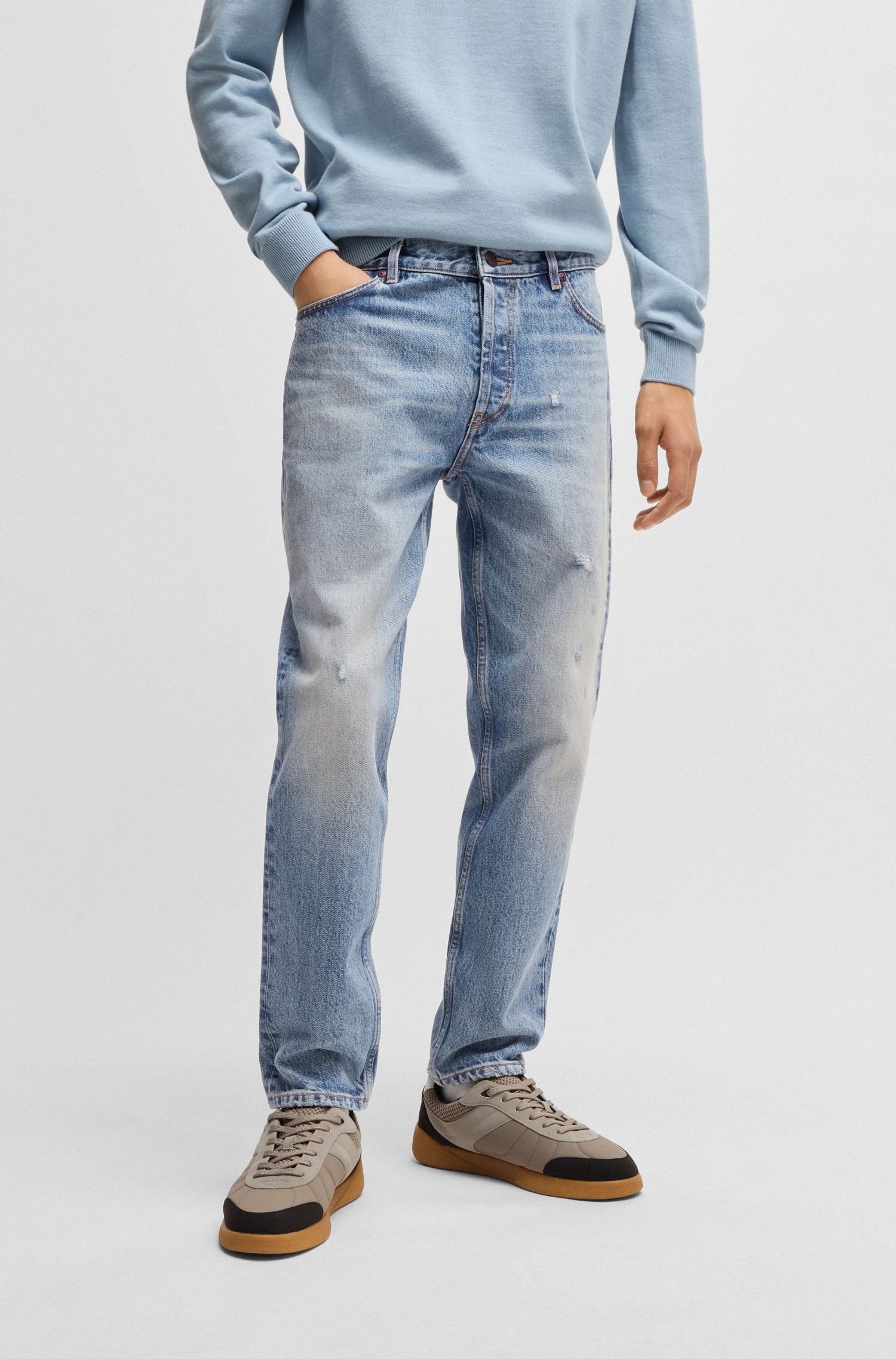 Quần jeans dáng tapered fit vải denim xanh cứng