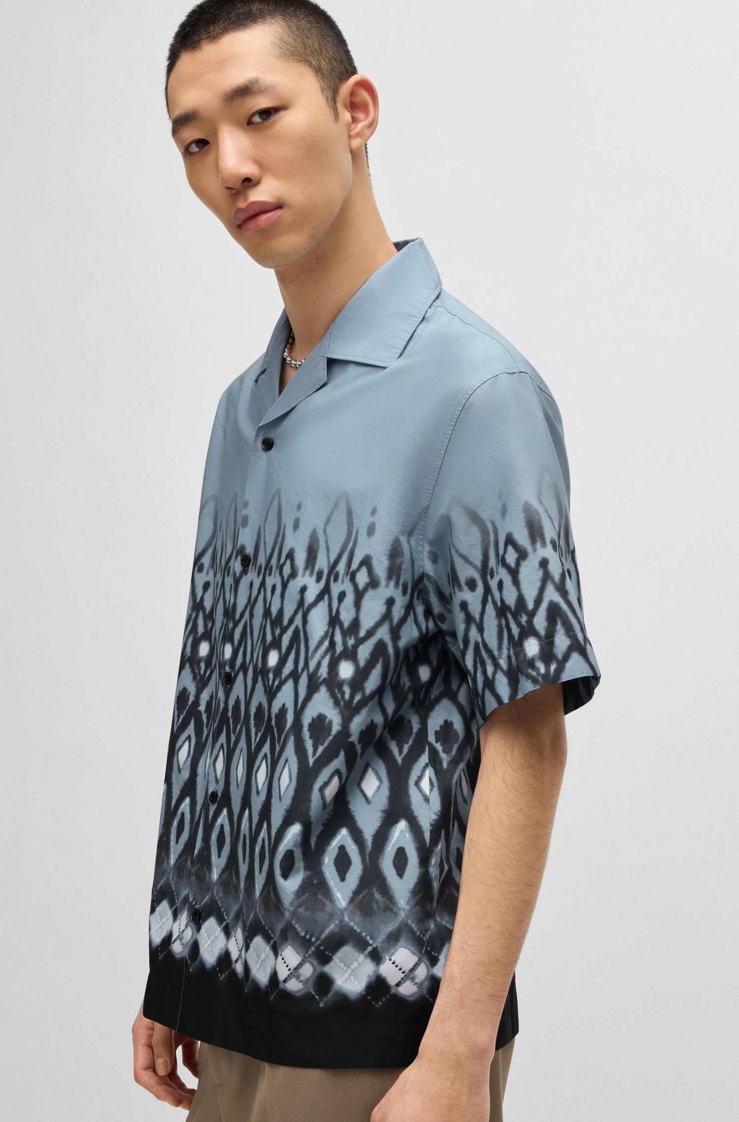 Áo sơ mi oversized vải cotton họa tiết vẽ tay