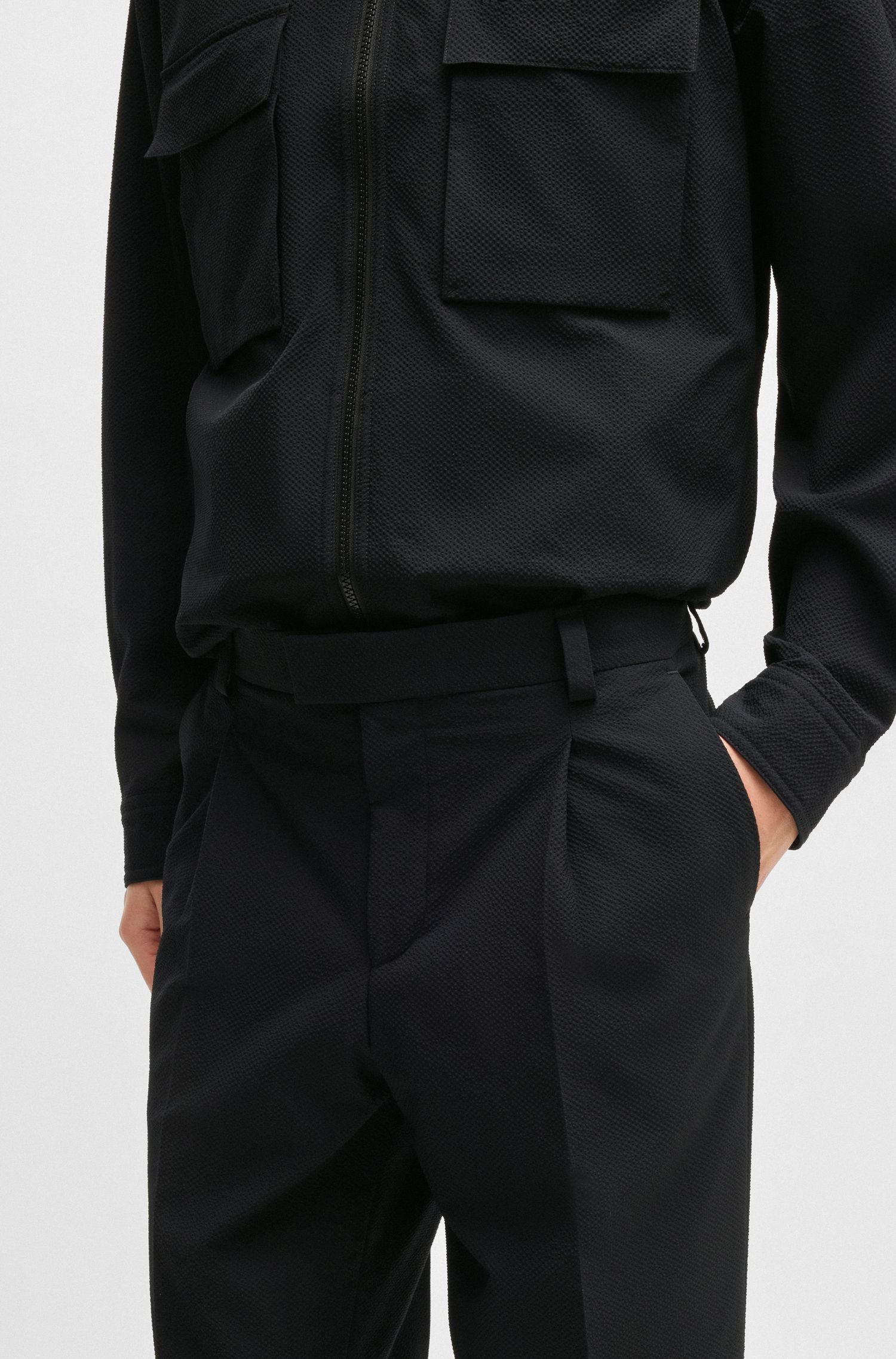 HUGO - Quần tây dáng slim-fit vải seersucker