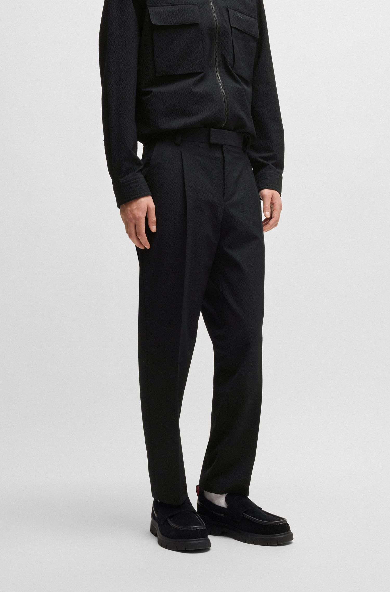 Quần tây dáng slim-fit vải seersucker