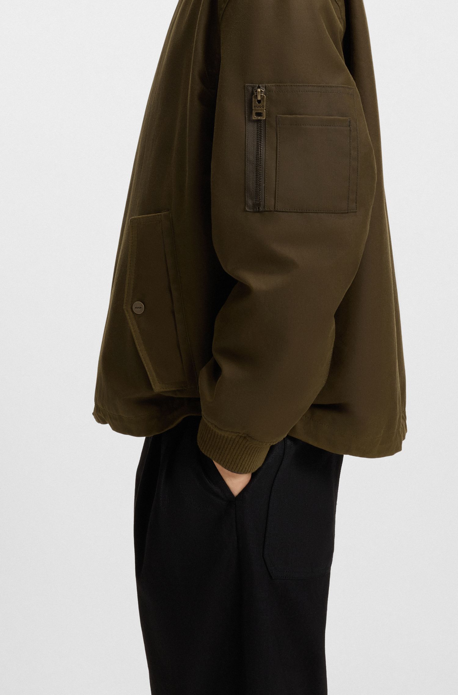 Áo bomber vải cotton phủ sáp với gấu áo có thể điều chỉnh