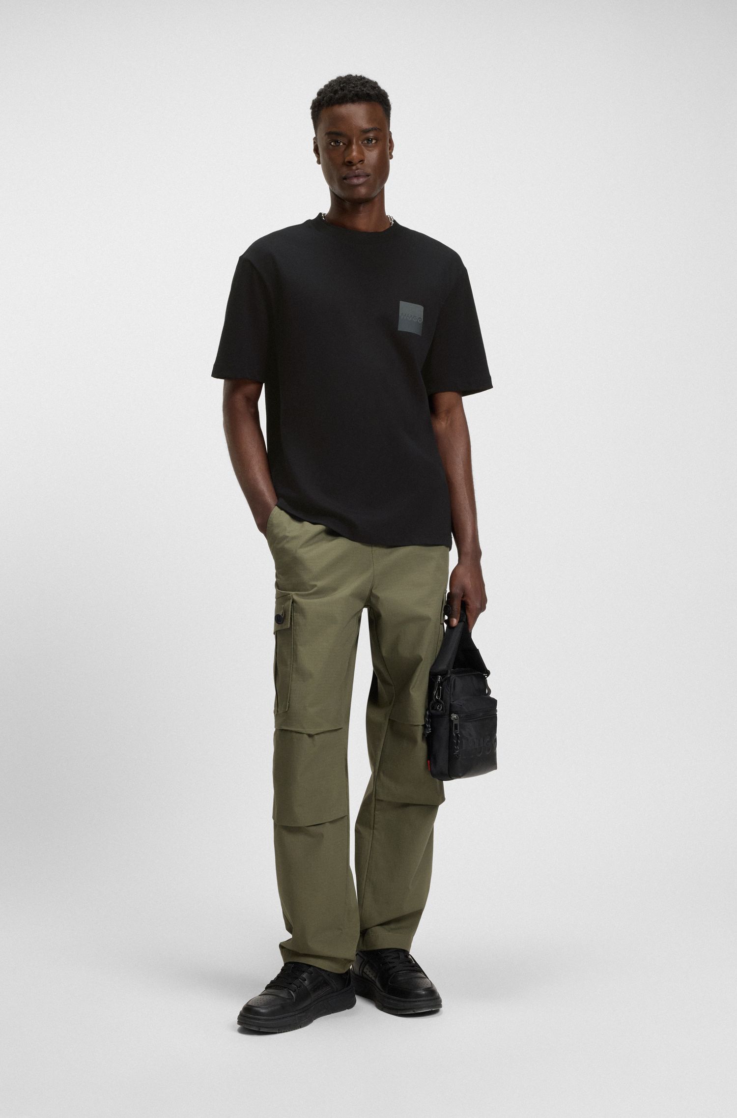 HUGO - Áo thun dáng relaxed fit cotton họa tiết logo tách