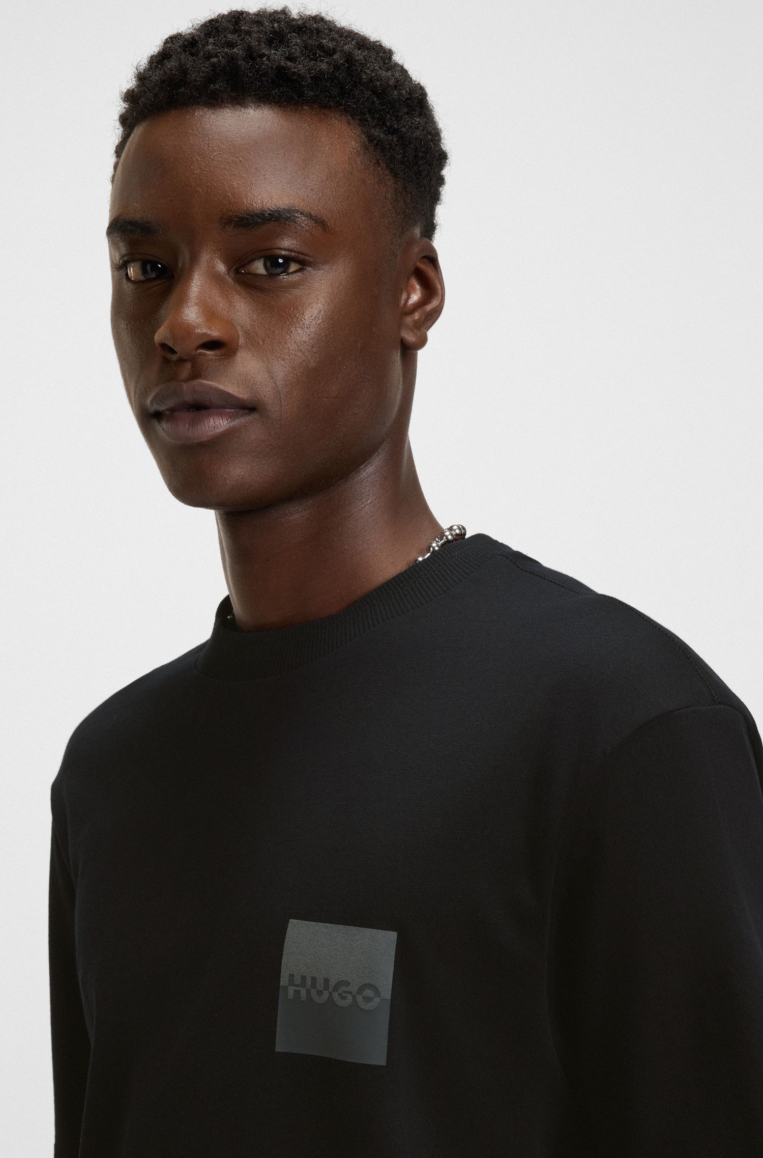 HUGO - Áo thun dáng relaxed fit cotton họa tiết logo tách