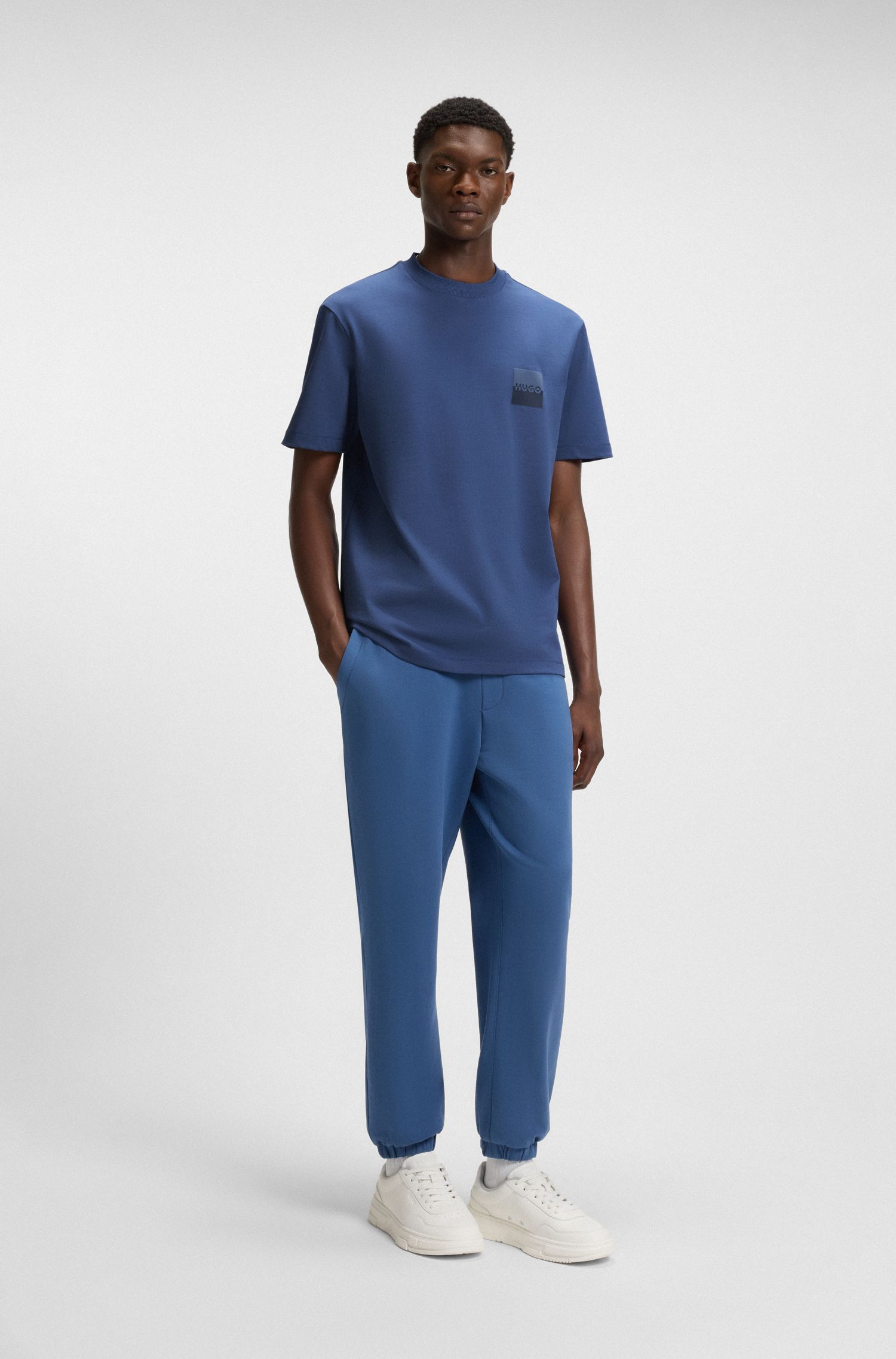 HUGO - Áo thun dáng relaxed fit cotton họa tiết logo tách