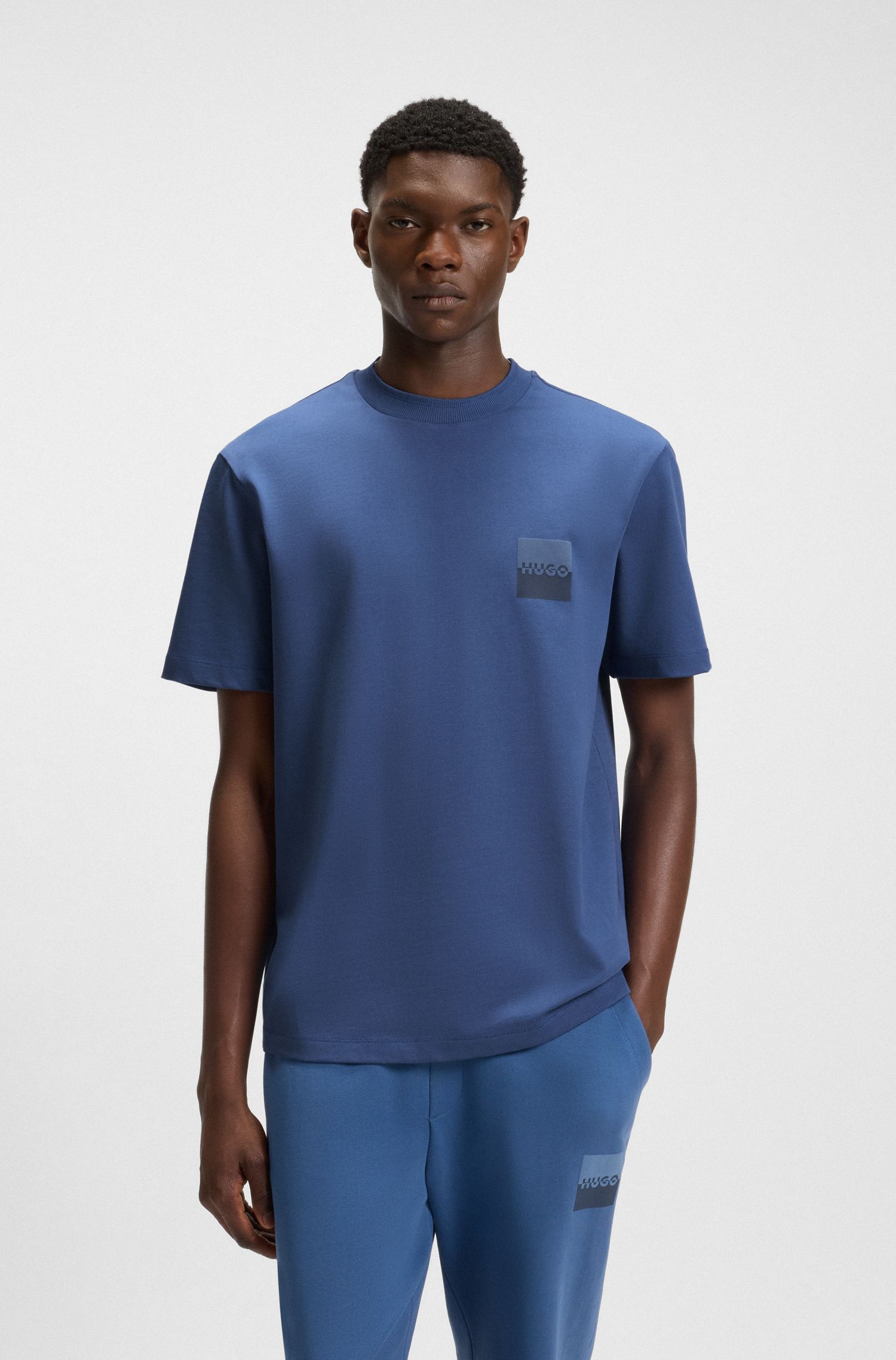 HUGO - Áo thun dáng relaxed fit cotton họa tiết logo tách