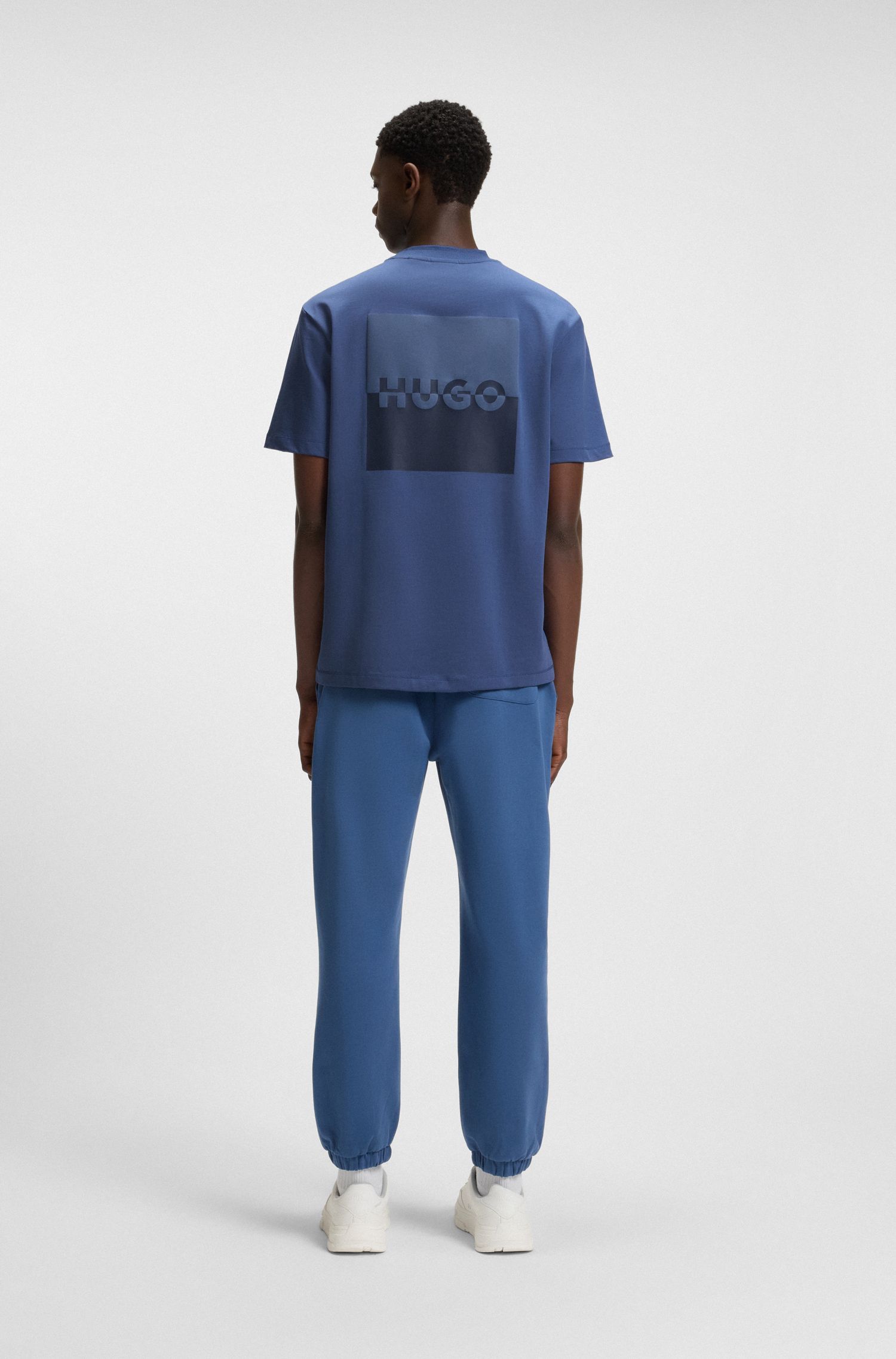 HUGO - Áo thun dáng relaxed fit cotton họa tiết logo tách