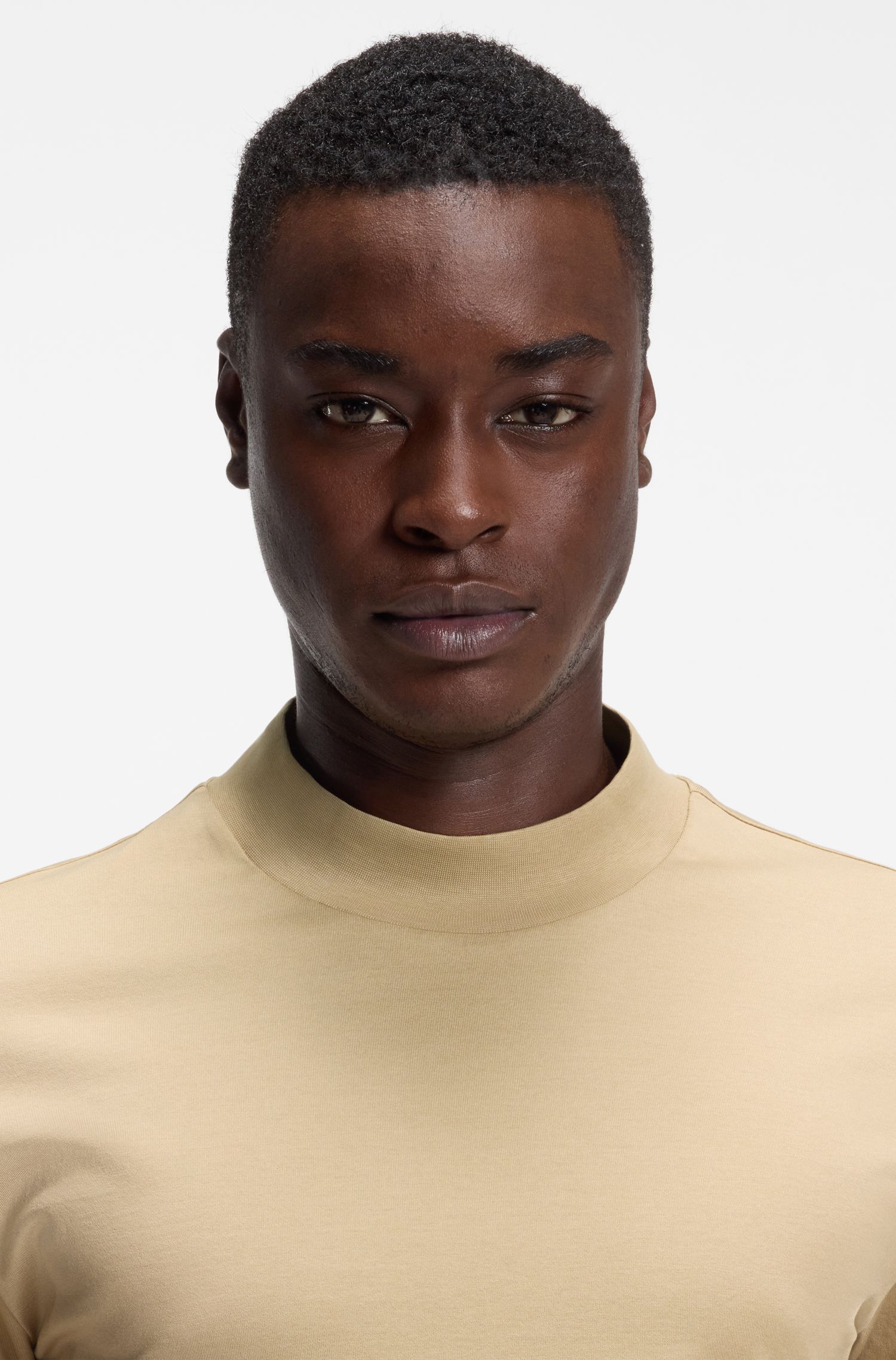 Áo thun cổ đứng dáng slim-fit vải cotton co giãn