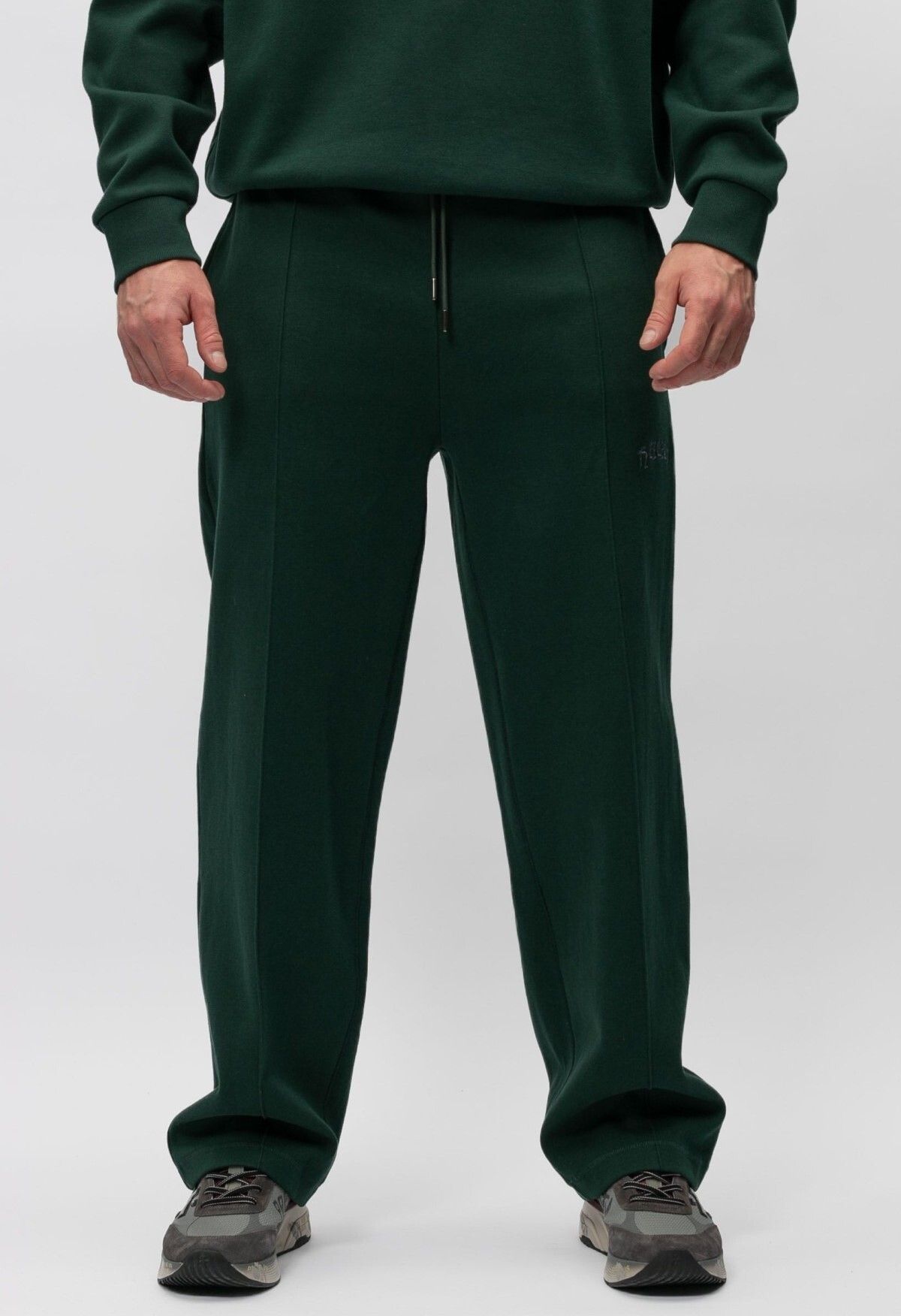 Quần sweatpants cotton blend kèm logo thêu