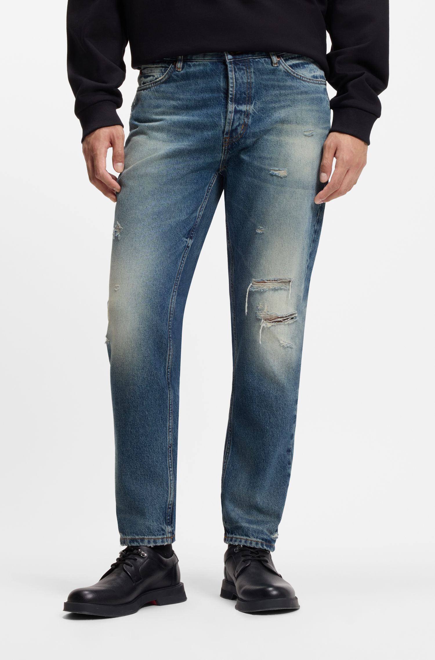 Quần jeans dáng tapered-fit denim xanh hiệu ứng sờn rách và bạc màu