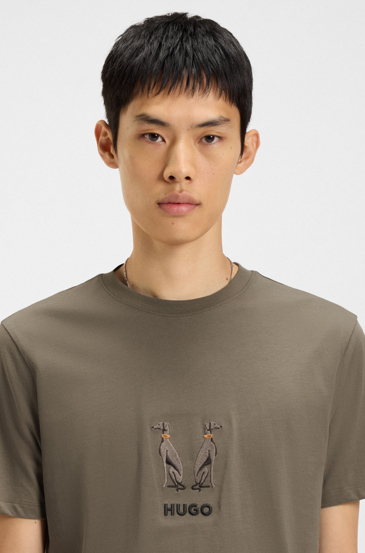 HUGO - Áo thun cotton jersey in logo thêu nghệ thuật
