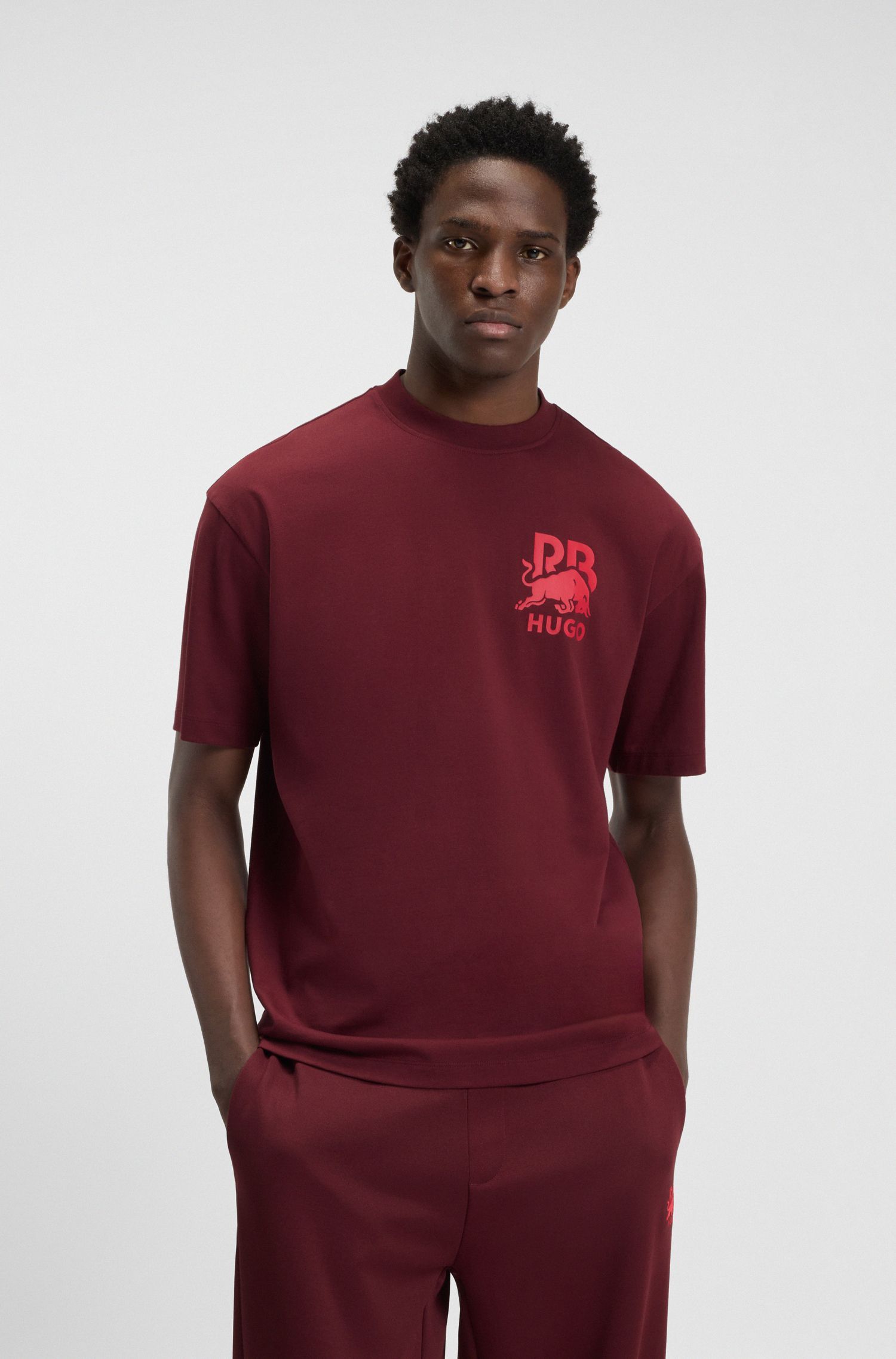Áo thun cotton HUGO x RB với logo hình bò tót Racing Bulls