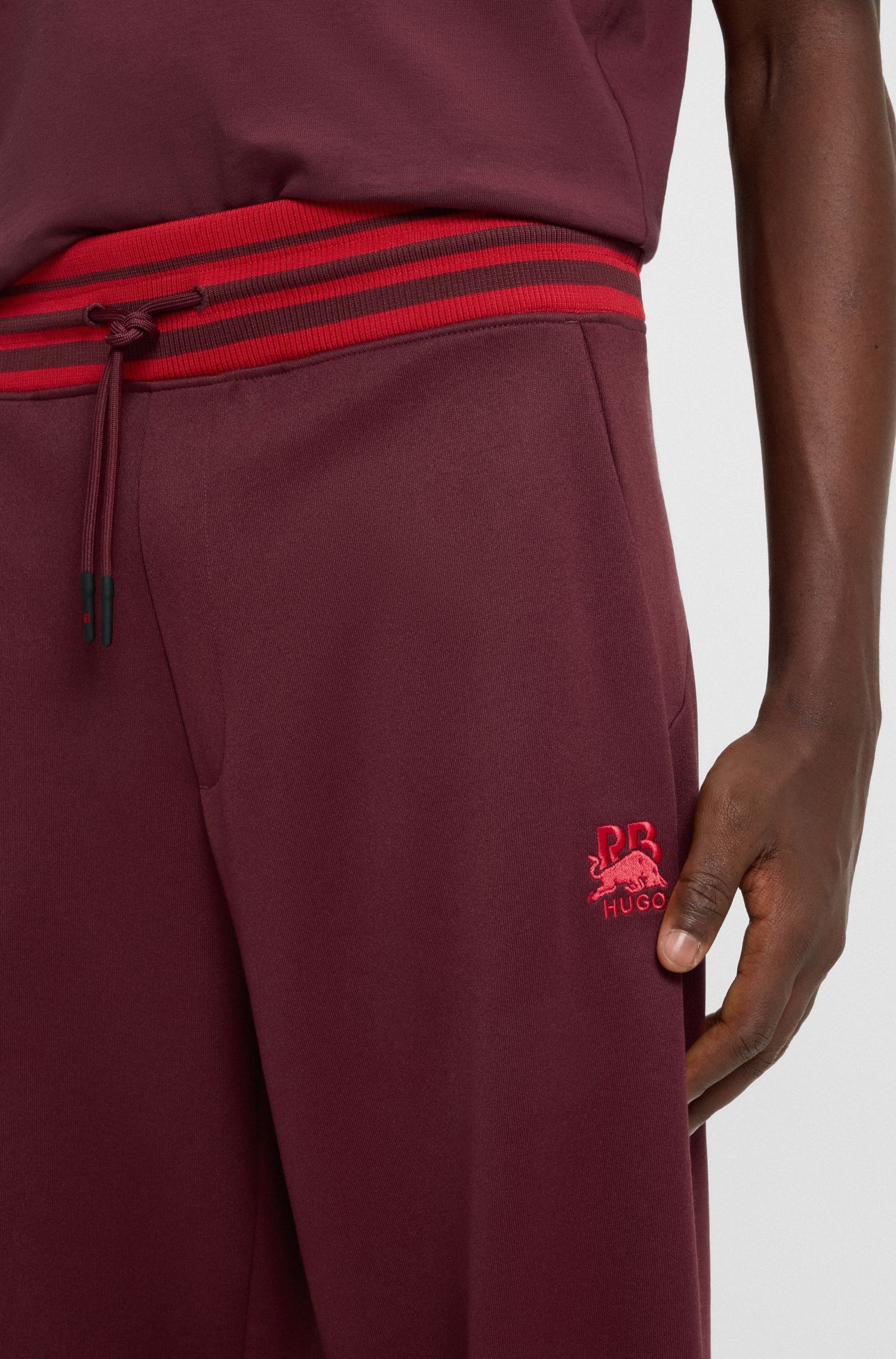 HUGO - Quần sweatpants dáng oversized HUGO x RB với cạp quần sọc