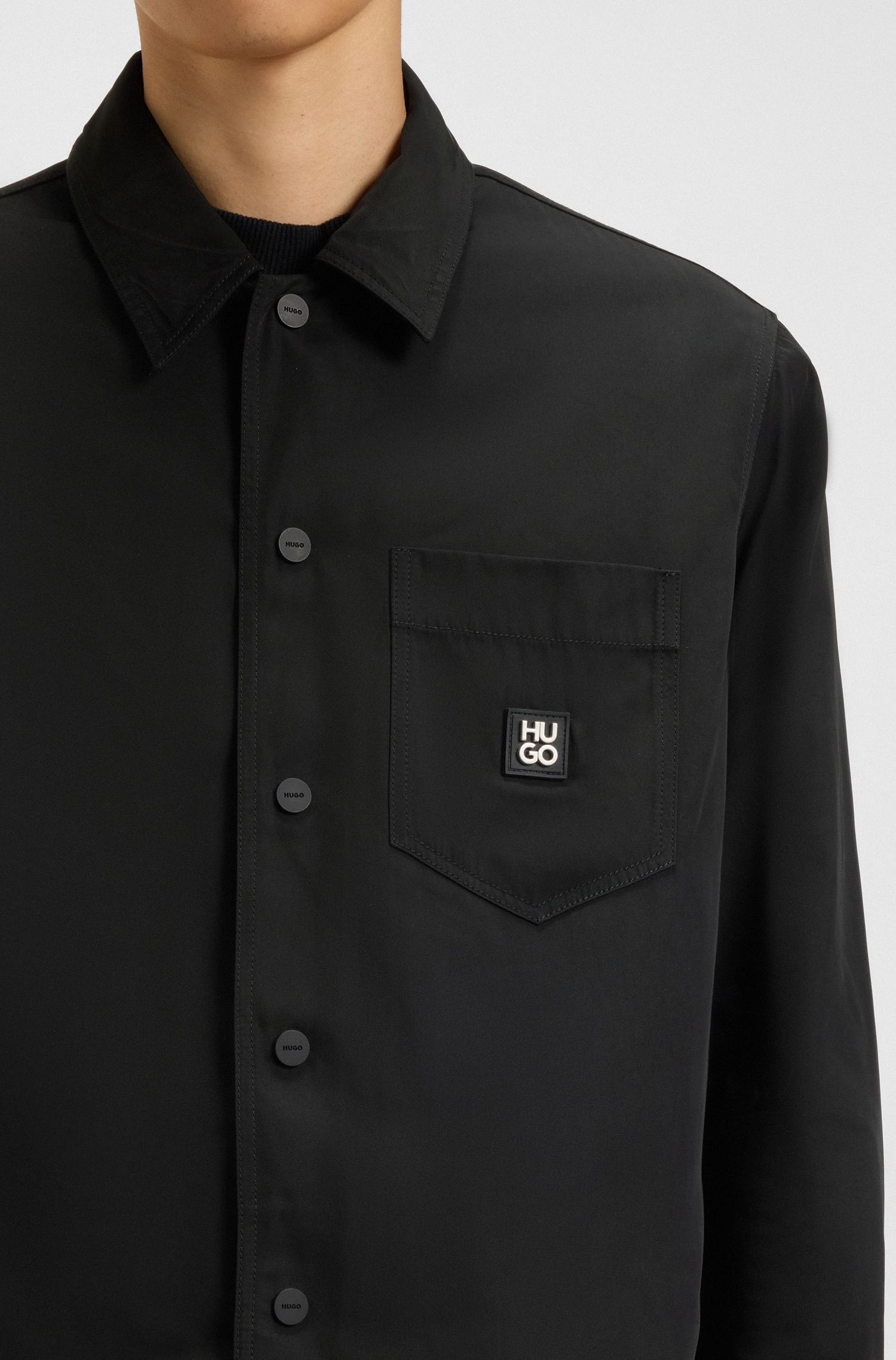 HUGO - Áo sơ mi oversized fit kèm badge logo xếp chồng
