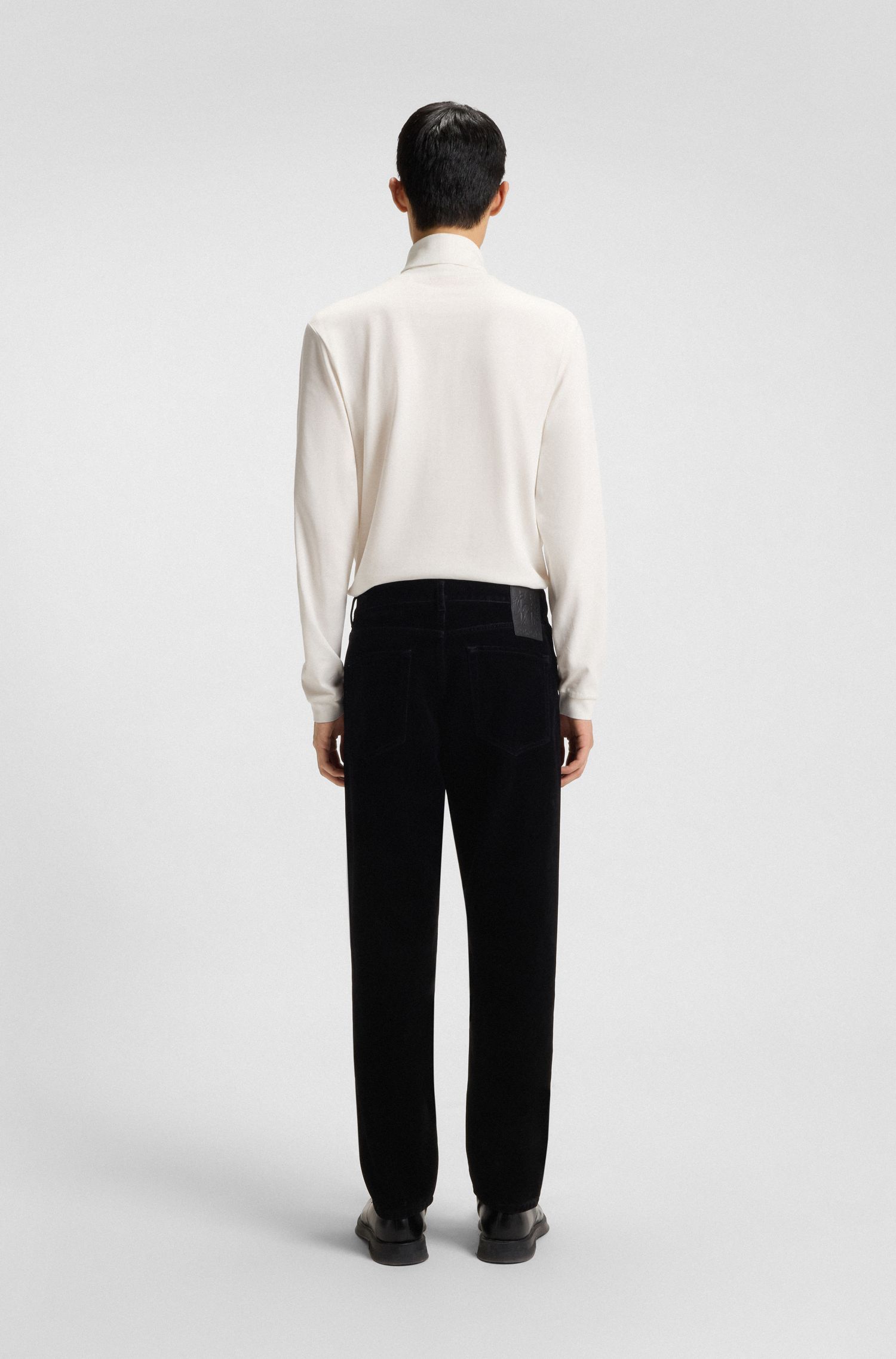Quần jeans tapered fit chất liệu cotton velvet