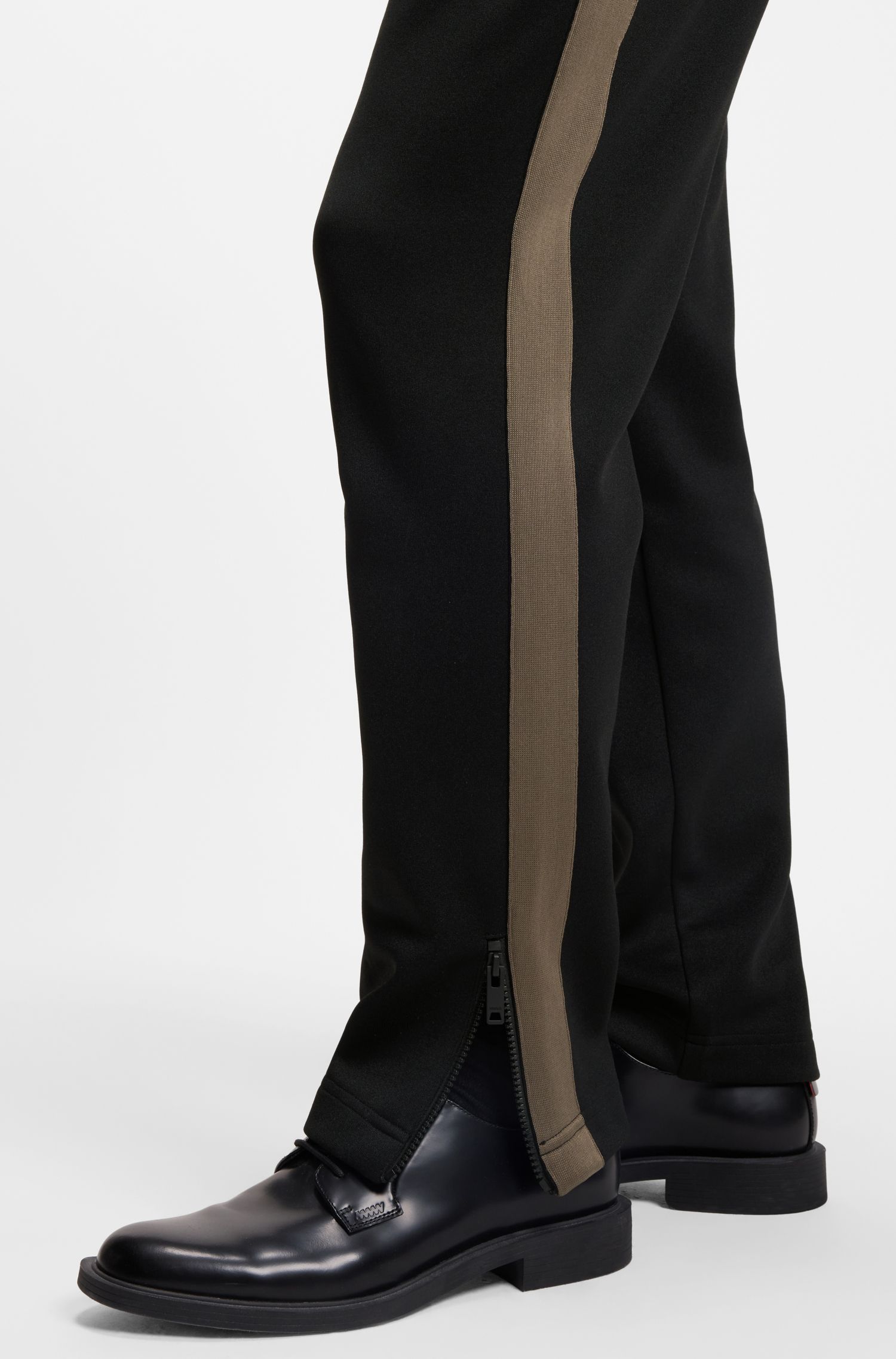 HUGO - Quần sweatpants dáng relaxed-fit phối dải băng