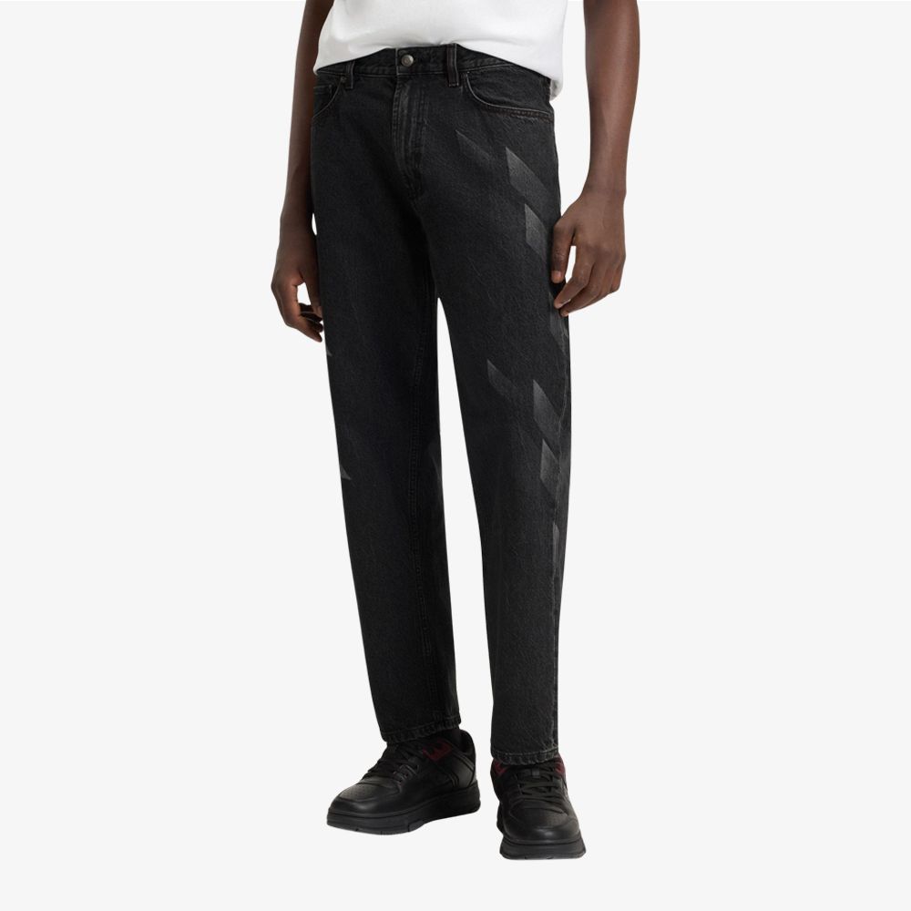 Quần jeans dáng relaxed-fit HUGO x RB với họa tiết khắc laser