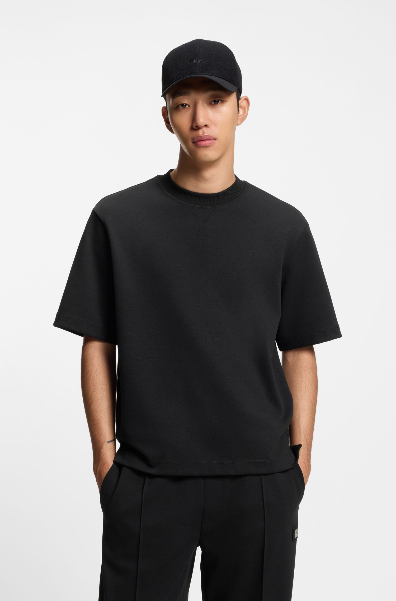Áo thun may vắt sổ relaxed fit