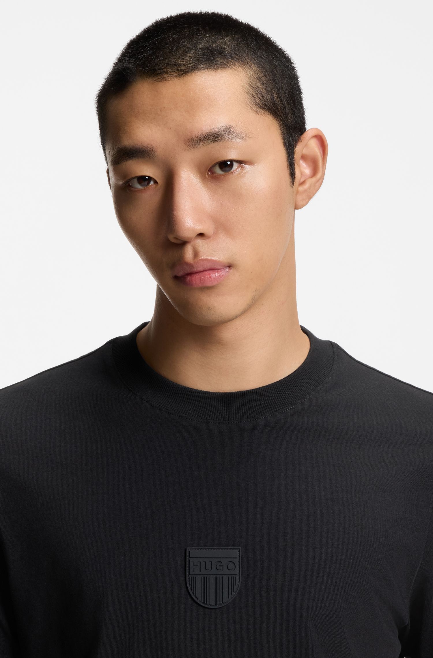 Áo thun in logo cao su, chất liệu cotton jersey