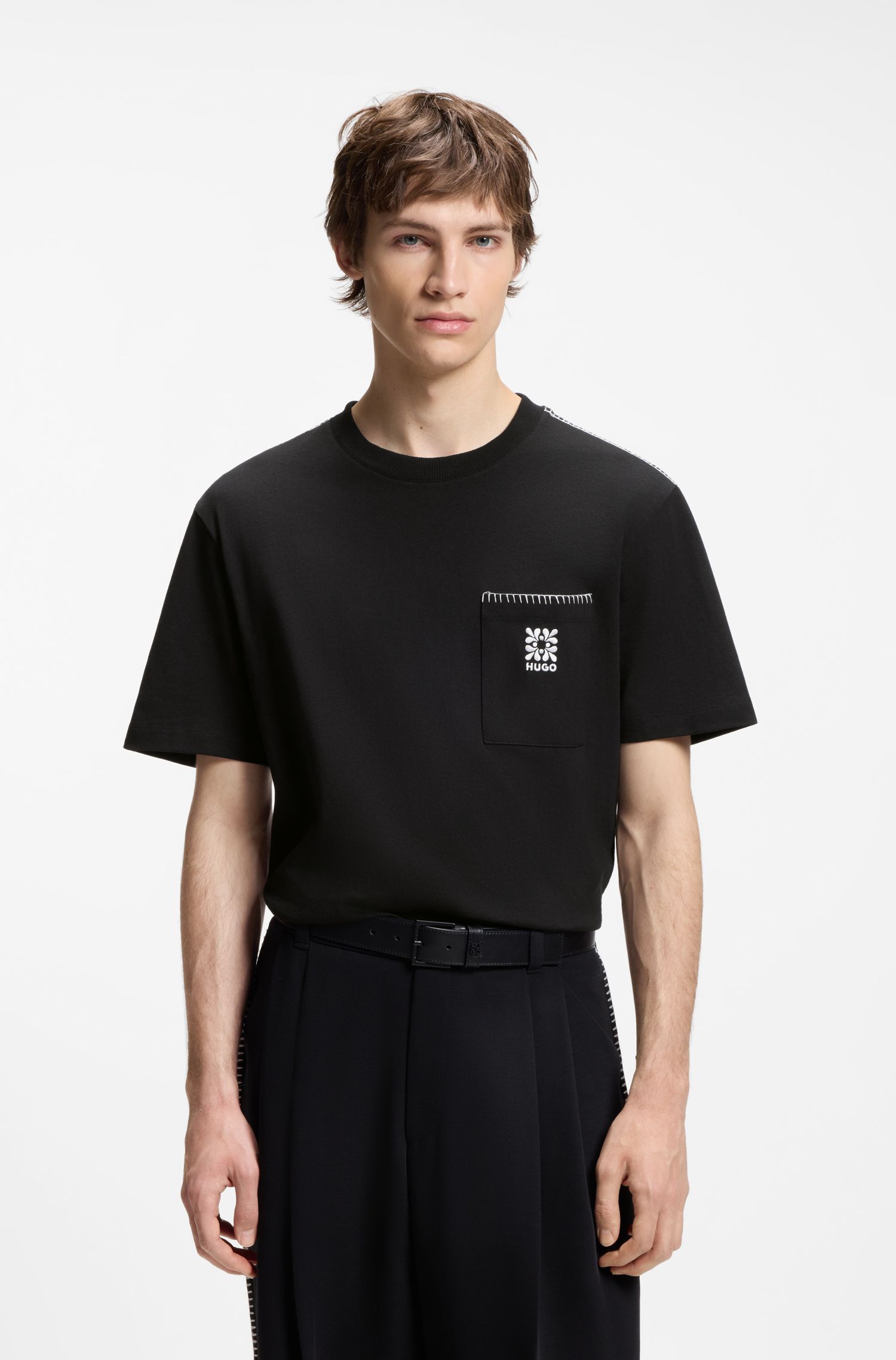 Áo thun cotton jersey với logo thêu.