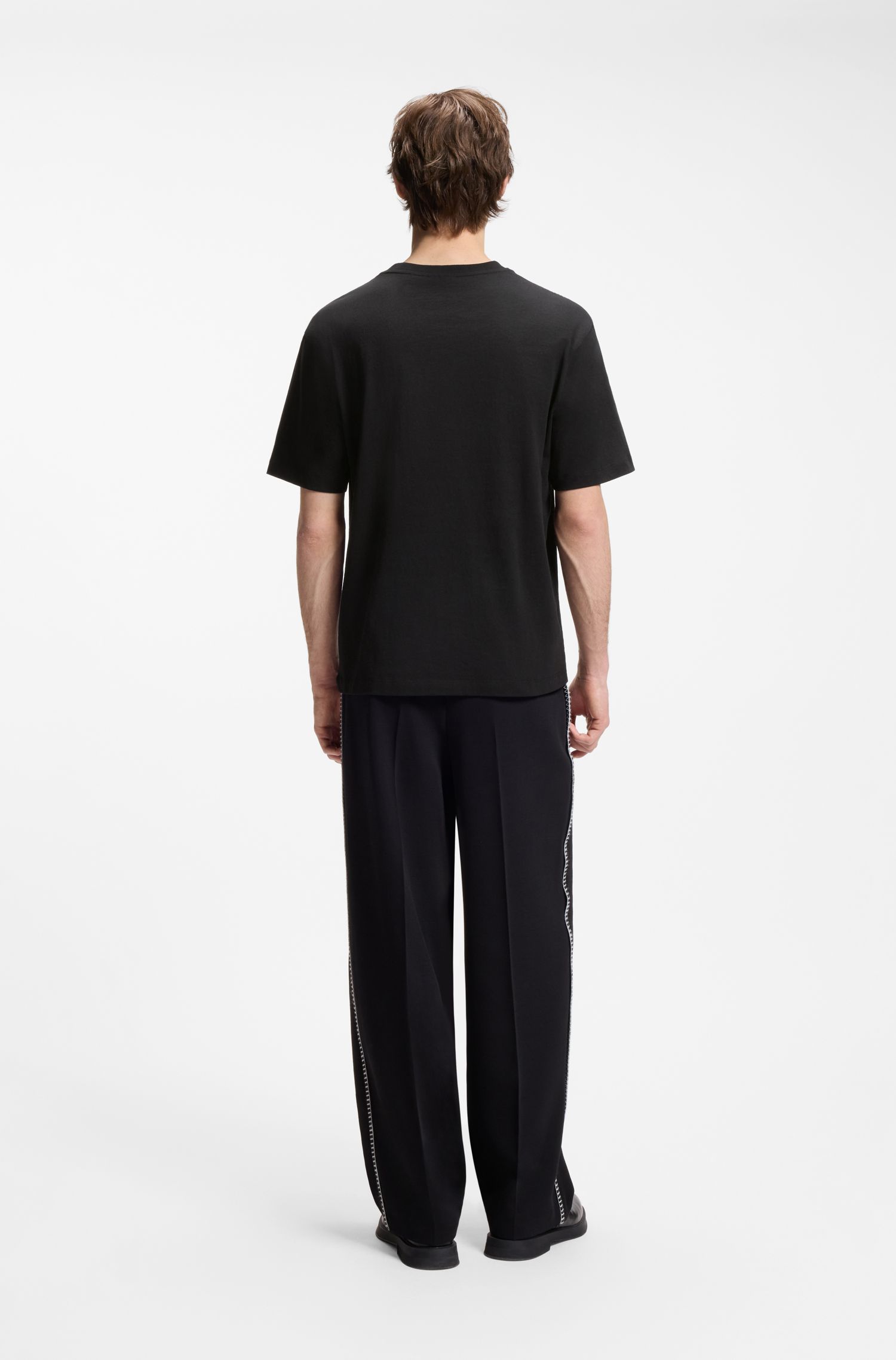 HUGO - Áo thun cotton jersey với logo thêu.