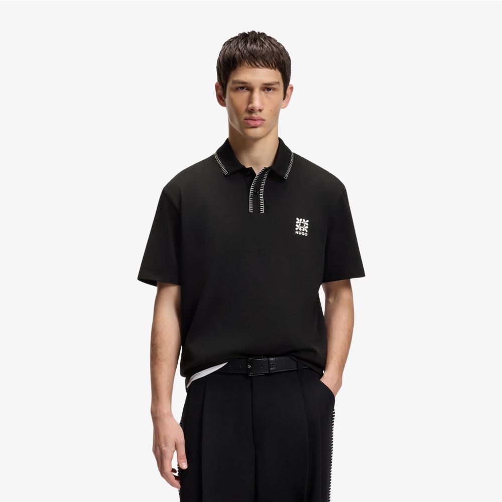 Áo polo in logo với đường may viền
