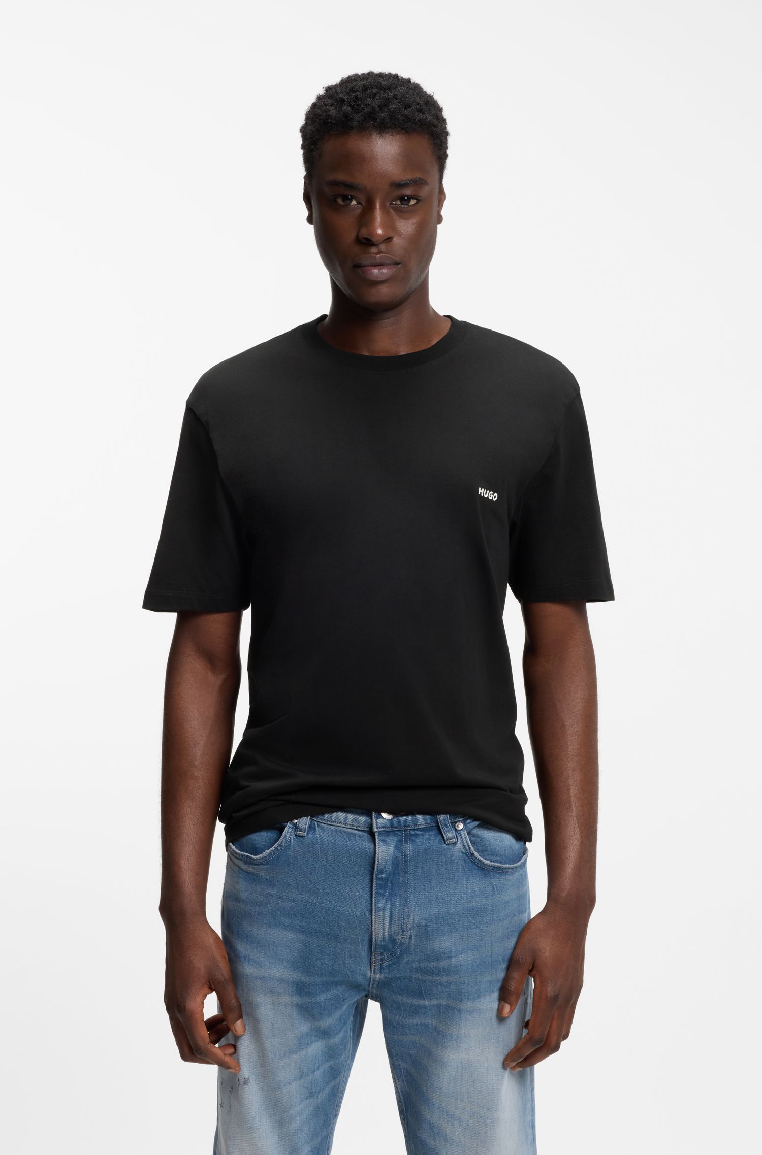 Áo thun cotton jersey với hình in ở phía sau.