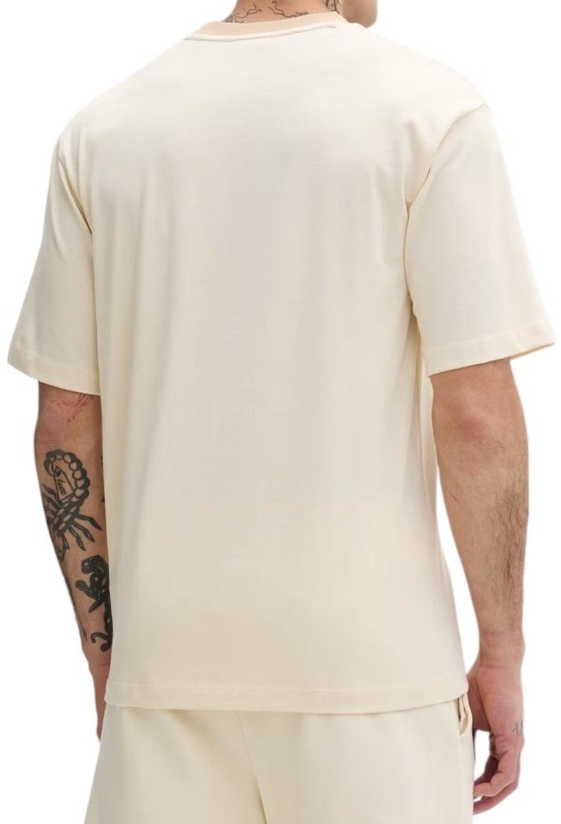 Áo thun cotton Hugo x RB với họa tiết bò tót