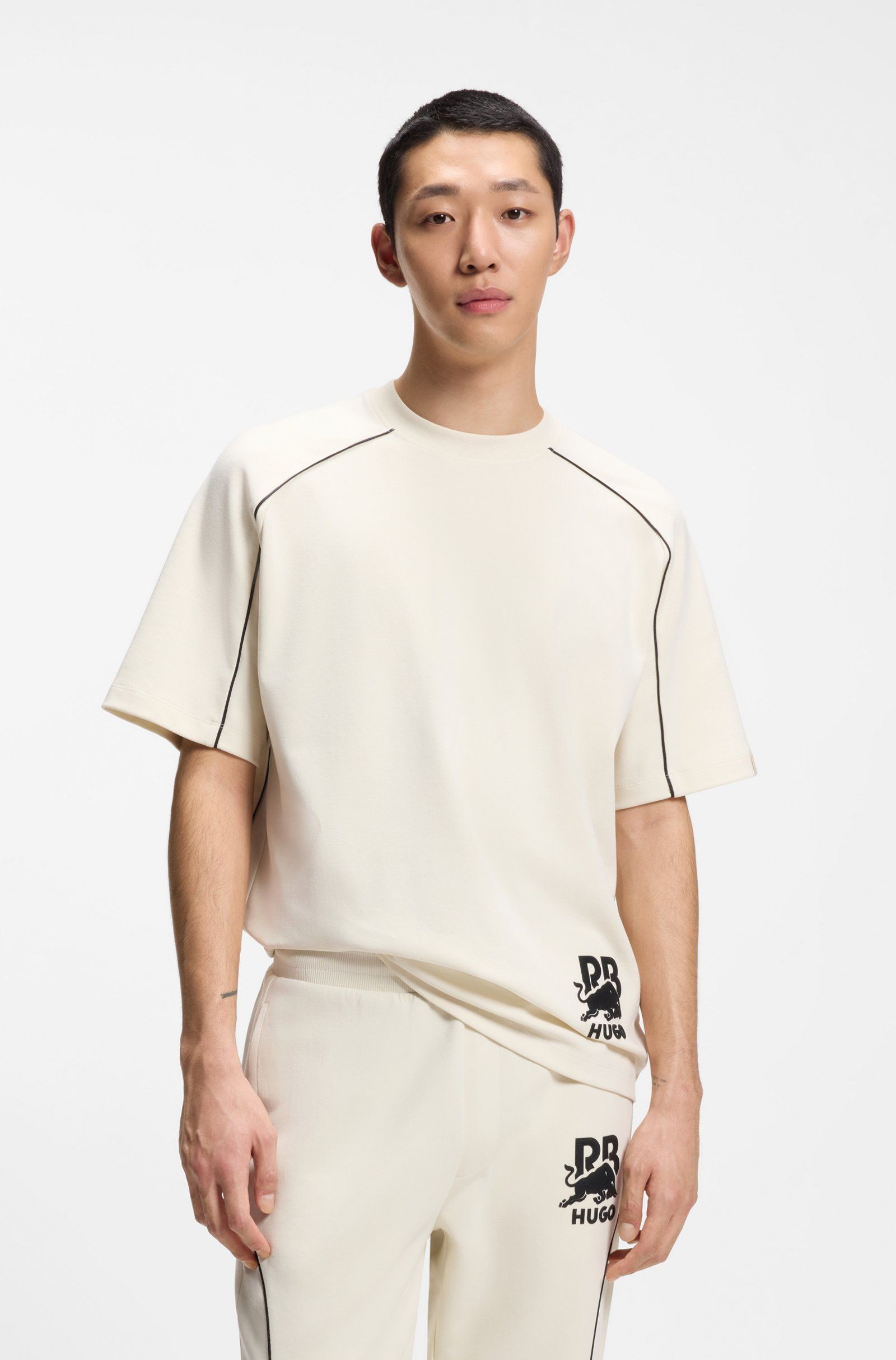 Áo thun Hugo x RB chất liệu cotton pha với viền tương phản