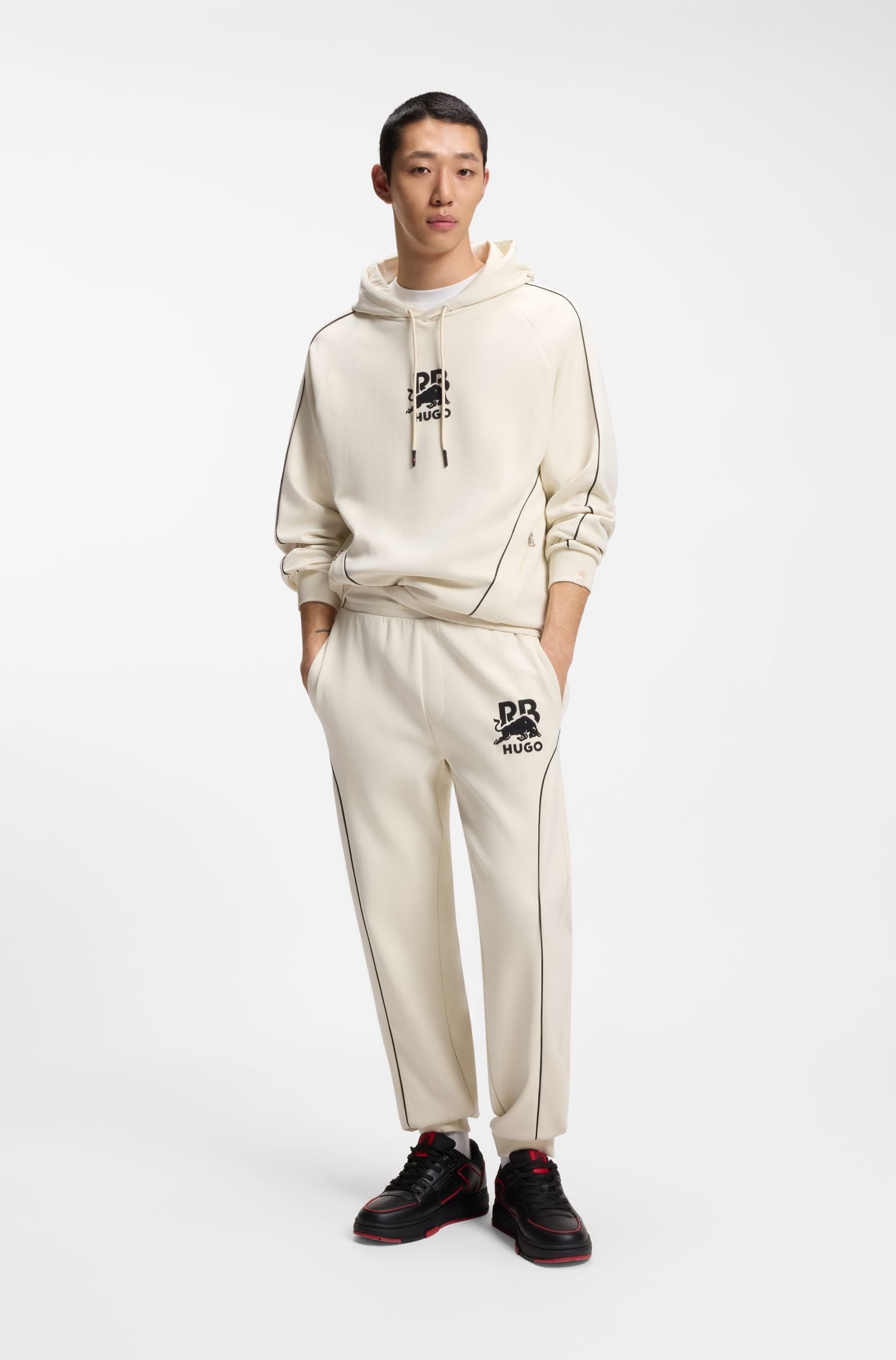Áo hoodie cotton co giãn Hugo x RB với họa tiết bò tót