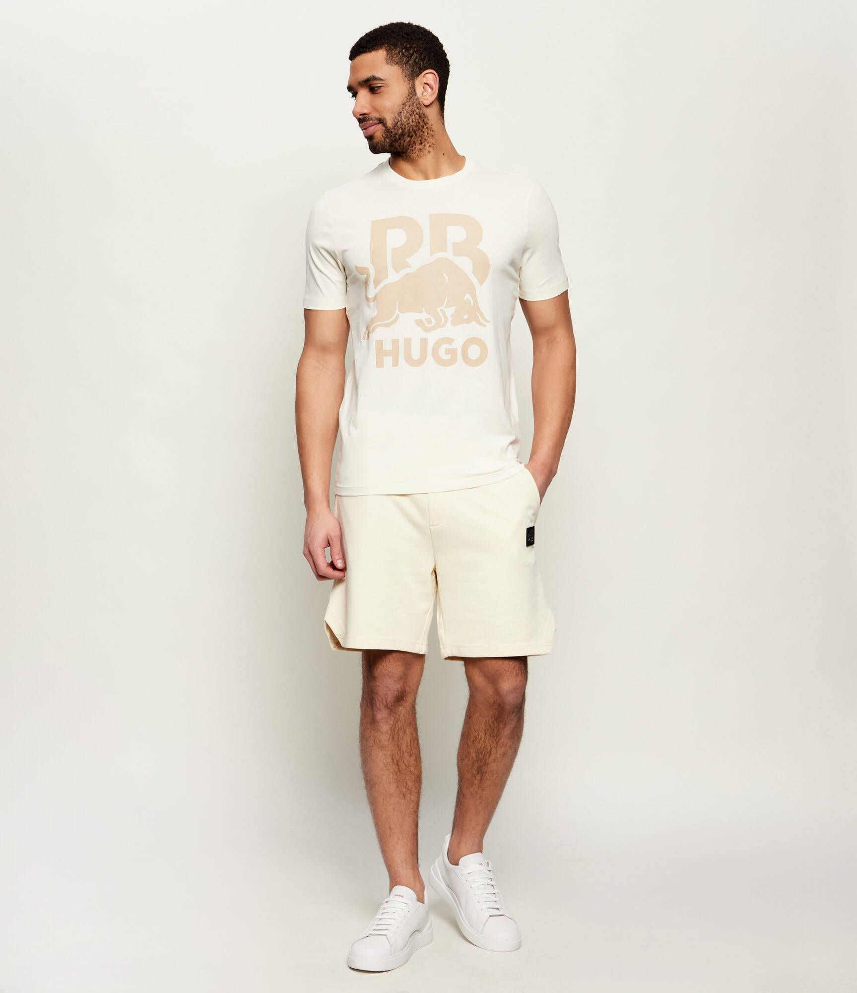 HUGO - Quần short cotton terry Hugo x RB với họa tiết bò tót