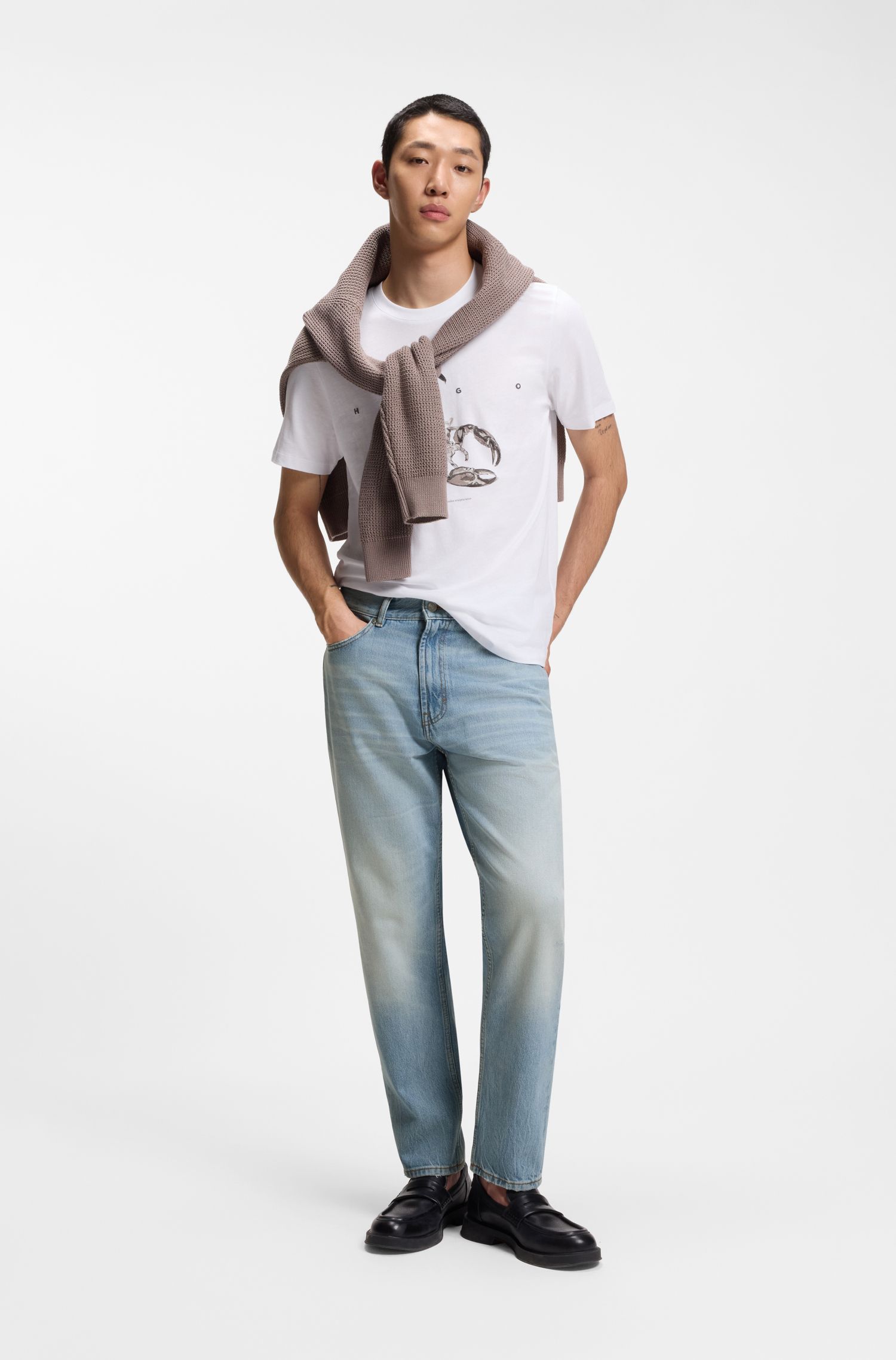 HUGO - Quần jeans dáng suông thoải mái màu xanh dương sáng.