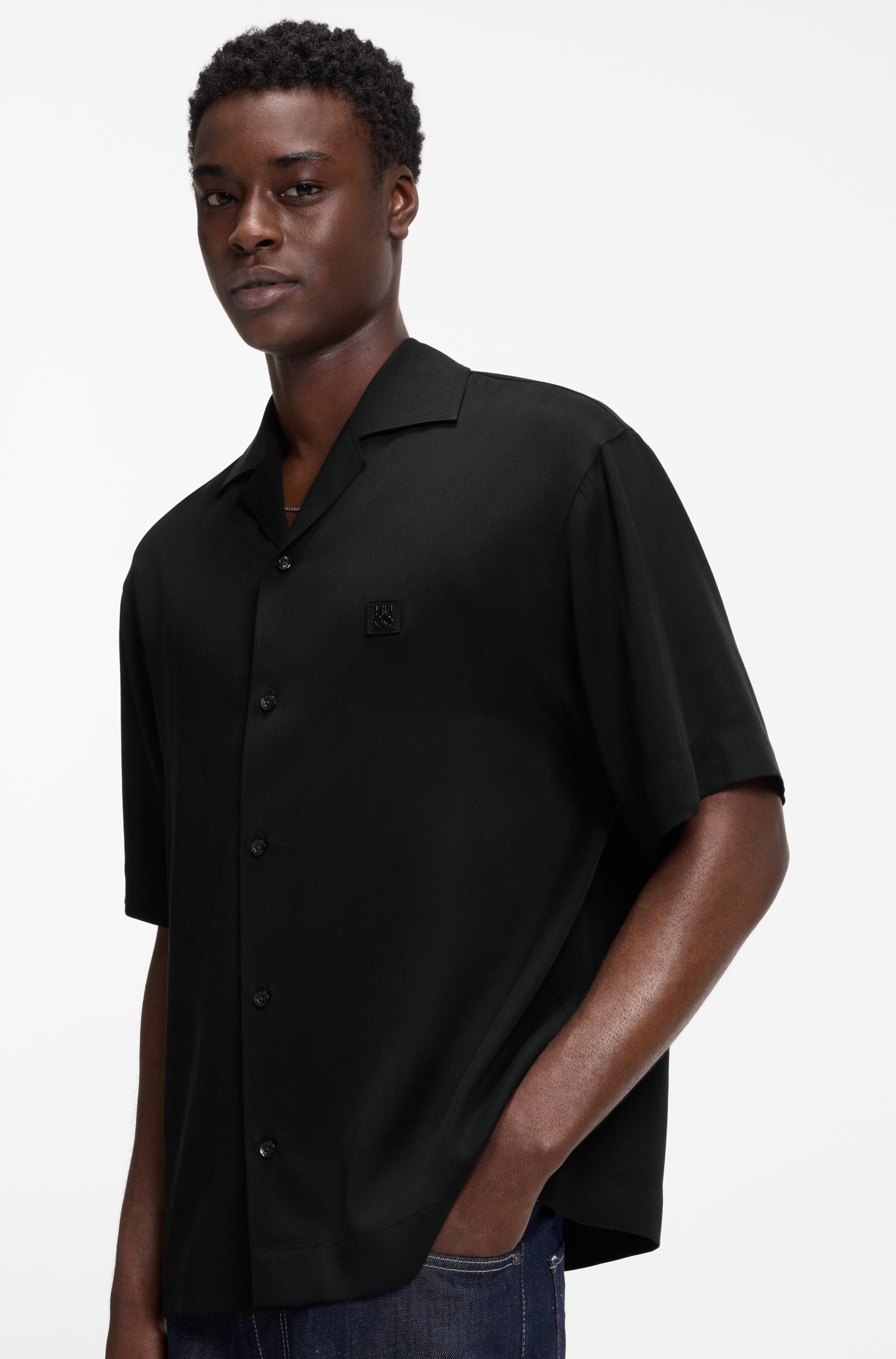 HUGO - Áo sơ mi oversize với logo xếp chồng