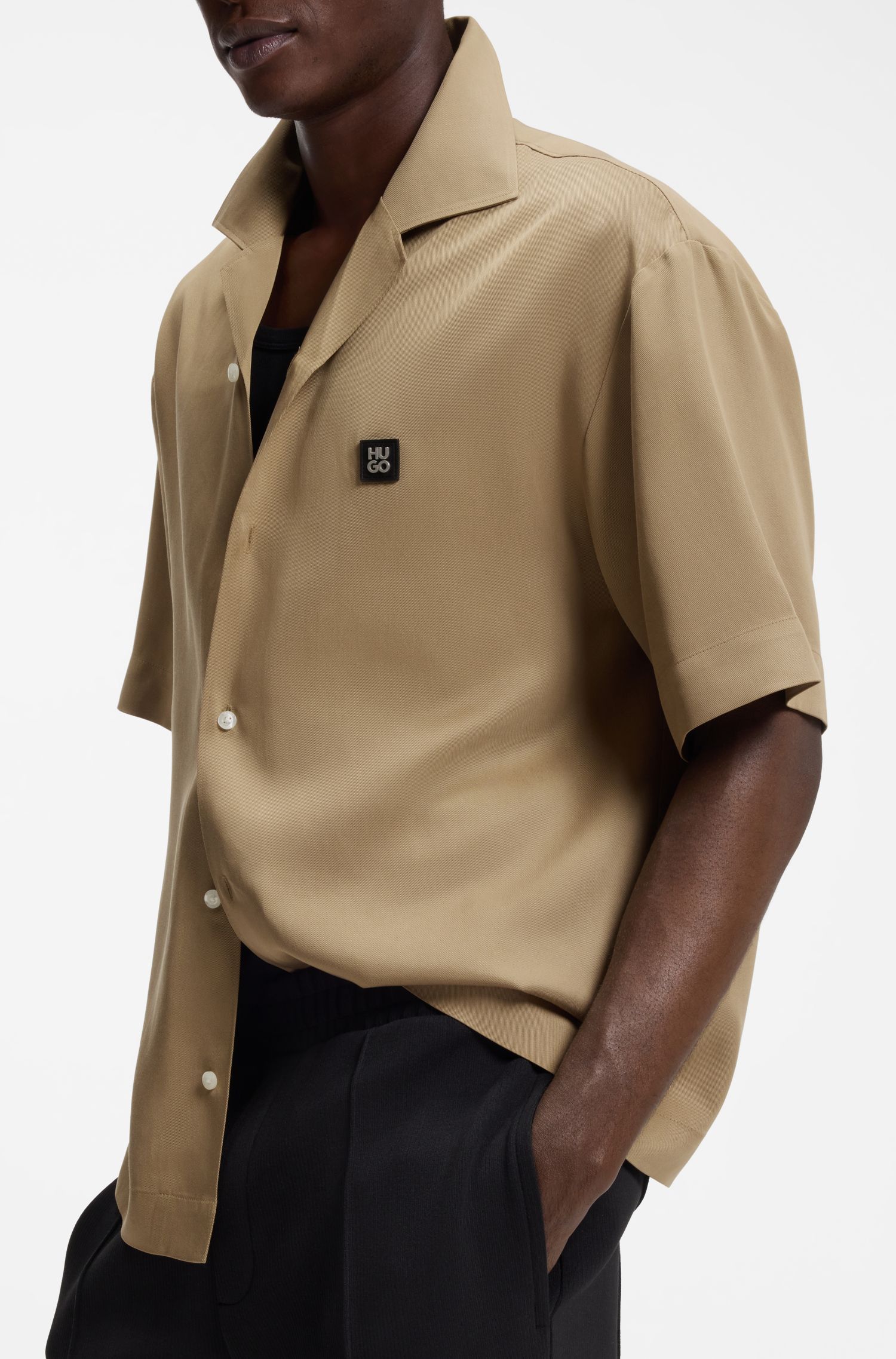 HUGO - Áo sơ mi oversize với logo xếp chồng