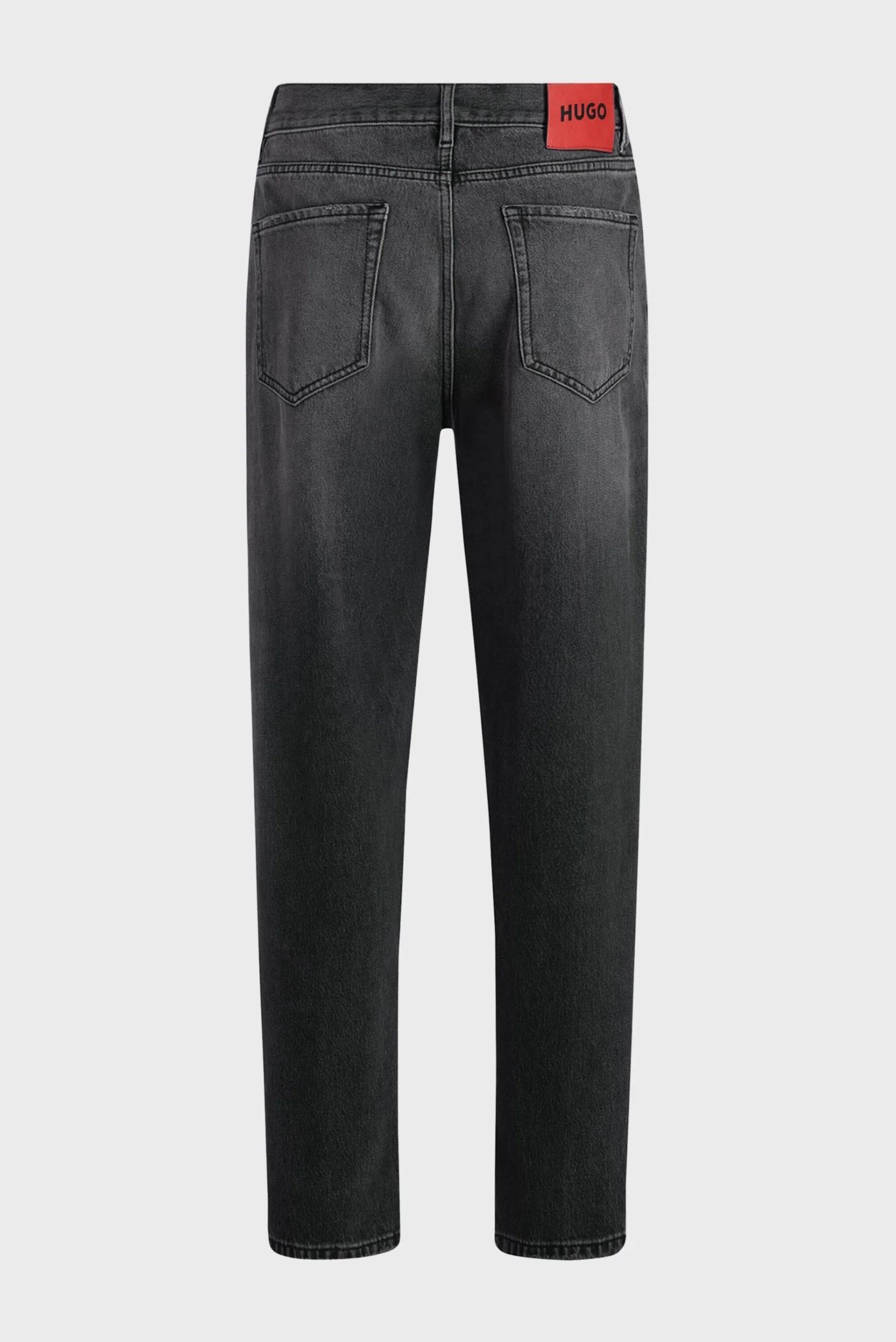 Quần jeans dáng relaxed fit