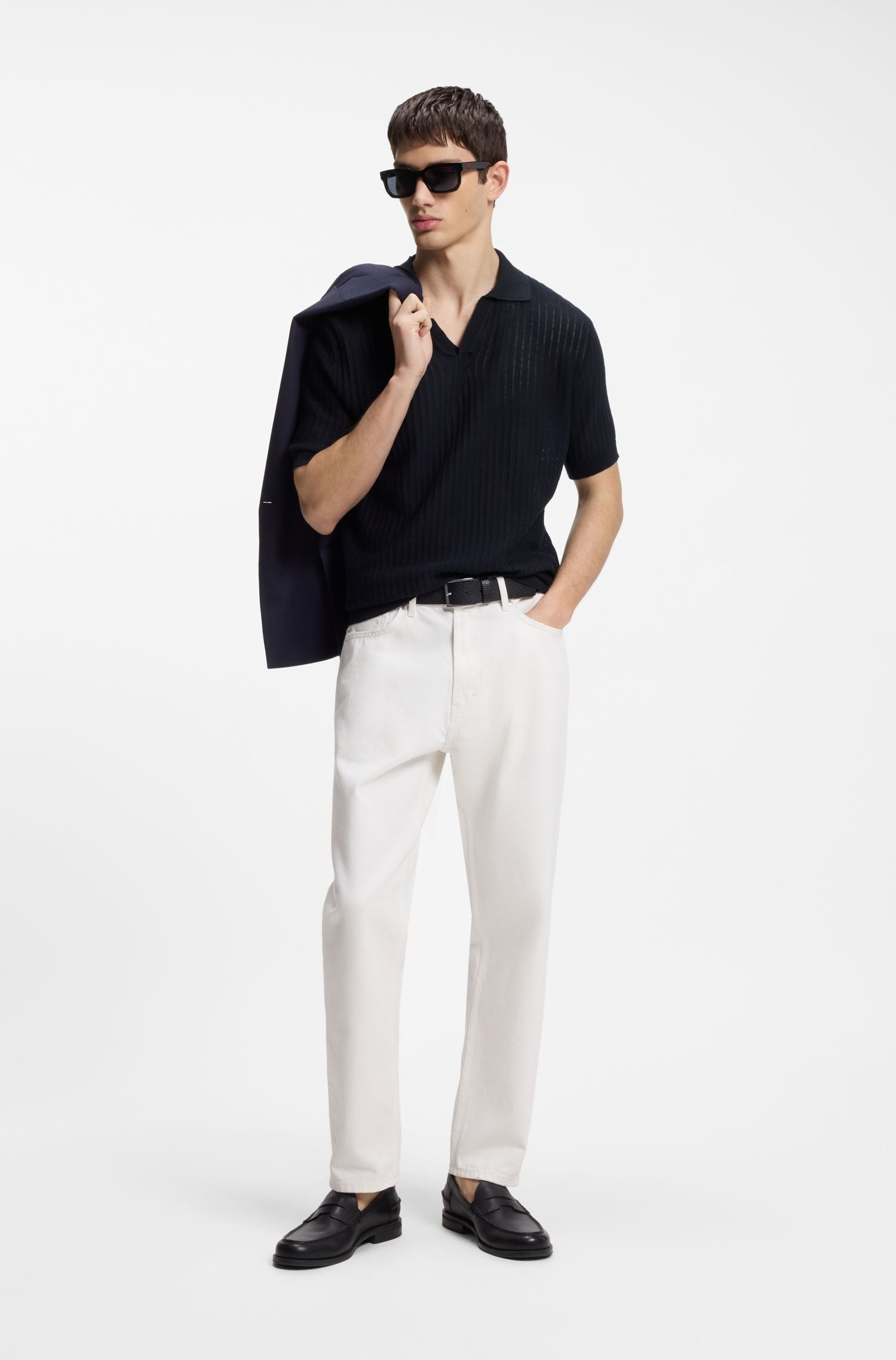 Áo polo cổ bẻ dệt kim bằng vải jacquard cotton-linen.