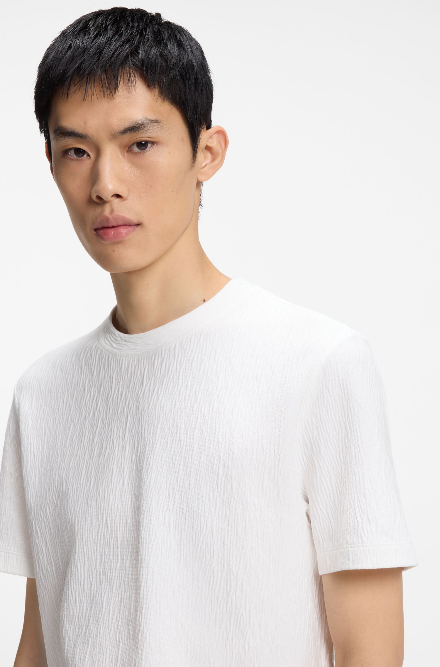 HUGO - Áo thun pha cotton với hiệu ứng nhăn.