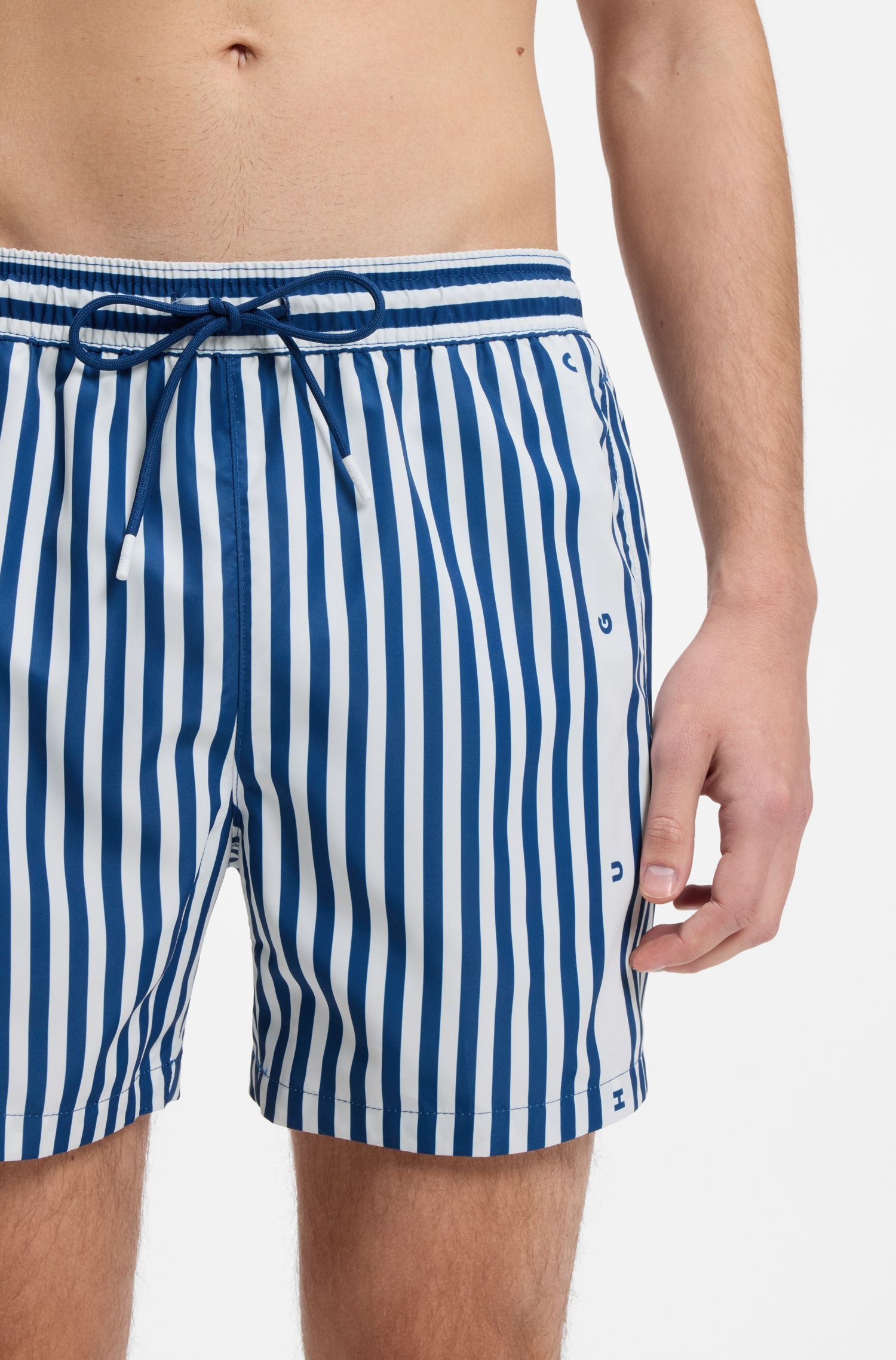 HUGO - Quần short bơi kẻ sọc với logo dọc