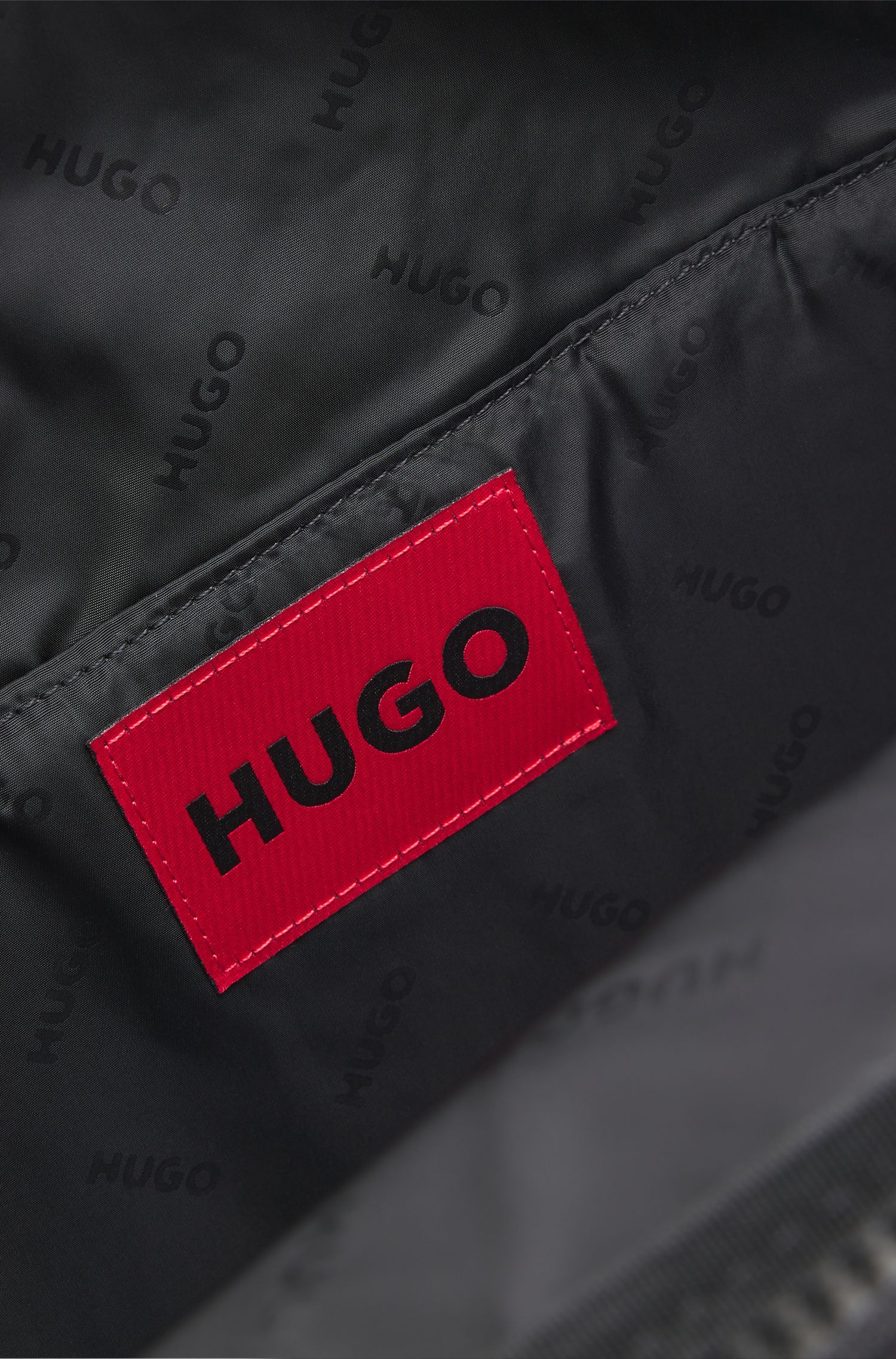 HUGO - Ba lô với chi tiết logo được đặt cách xa nhau.