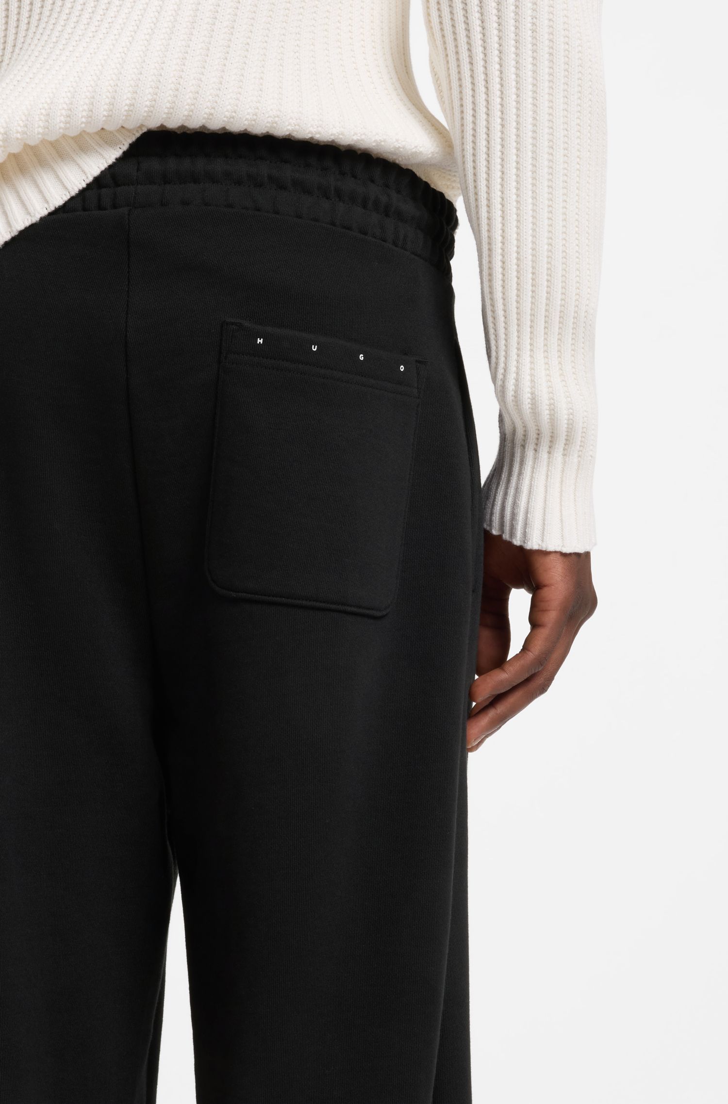 Quần thể thao relaxed fit vải cotton terry